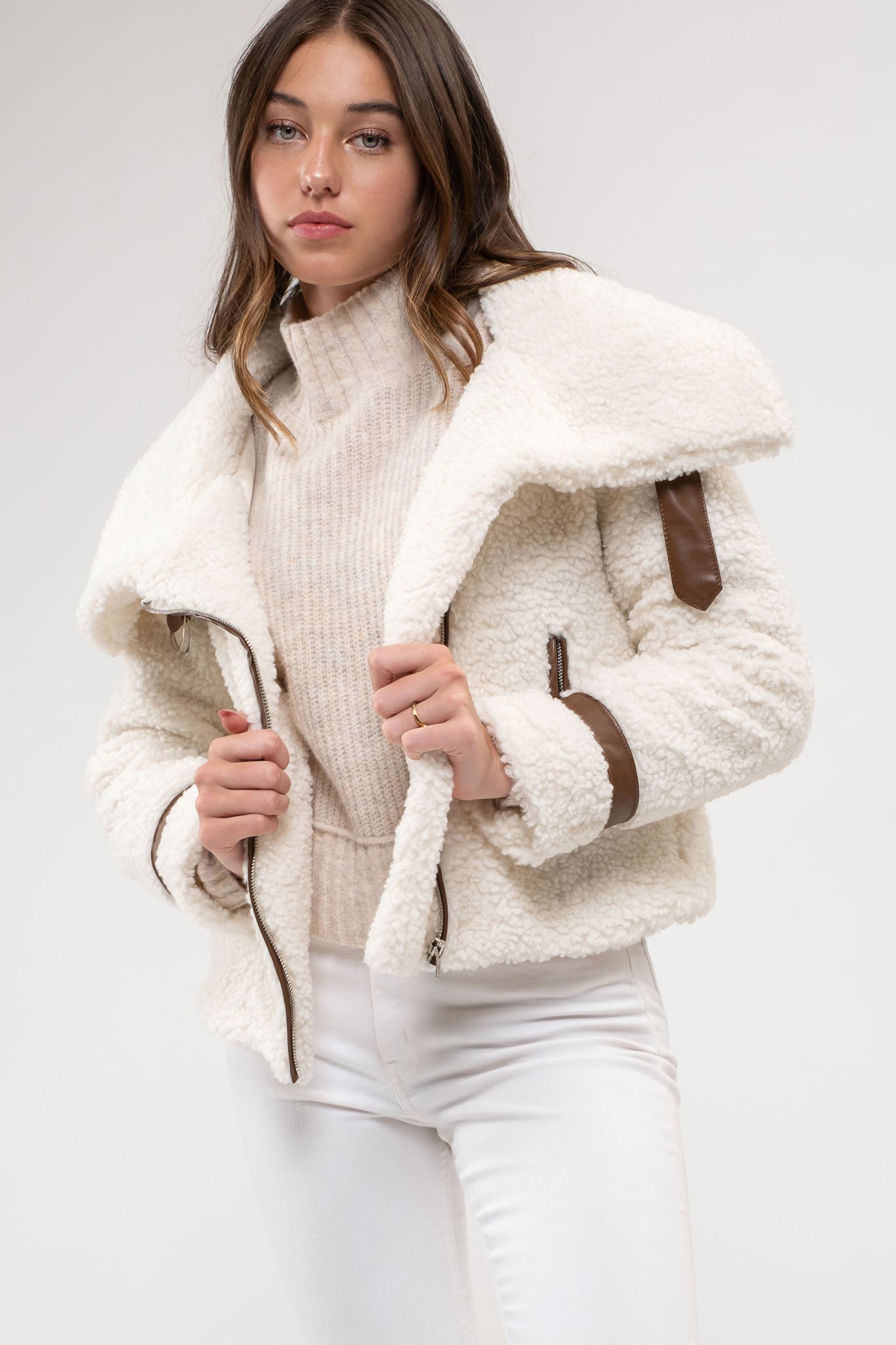 CHAQUETA DE SHERPA CON CREMALLERA