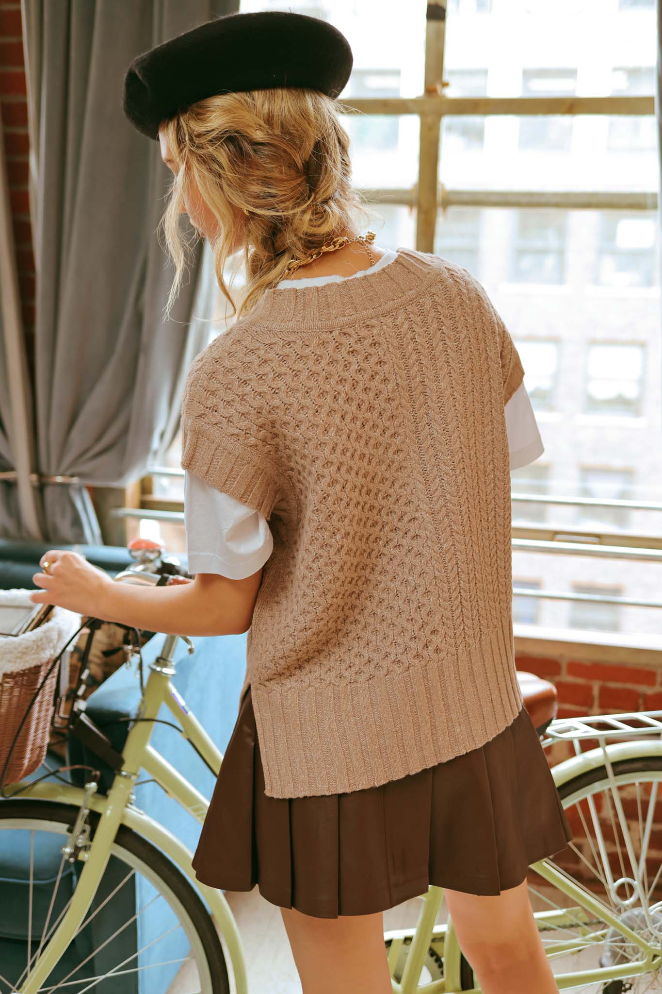 SPLIT CONTRAST KNIT SWEATER VEST
