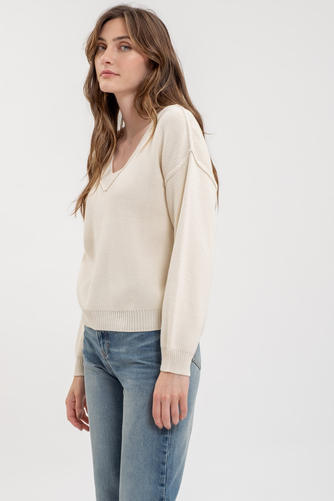 EXPOSED SEAM V NECK PULLOVER KNIT SWEATER