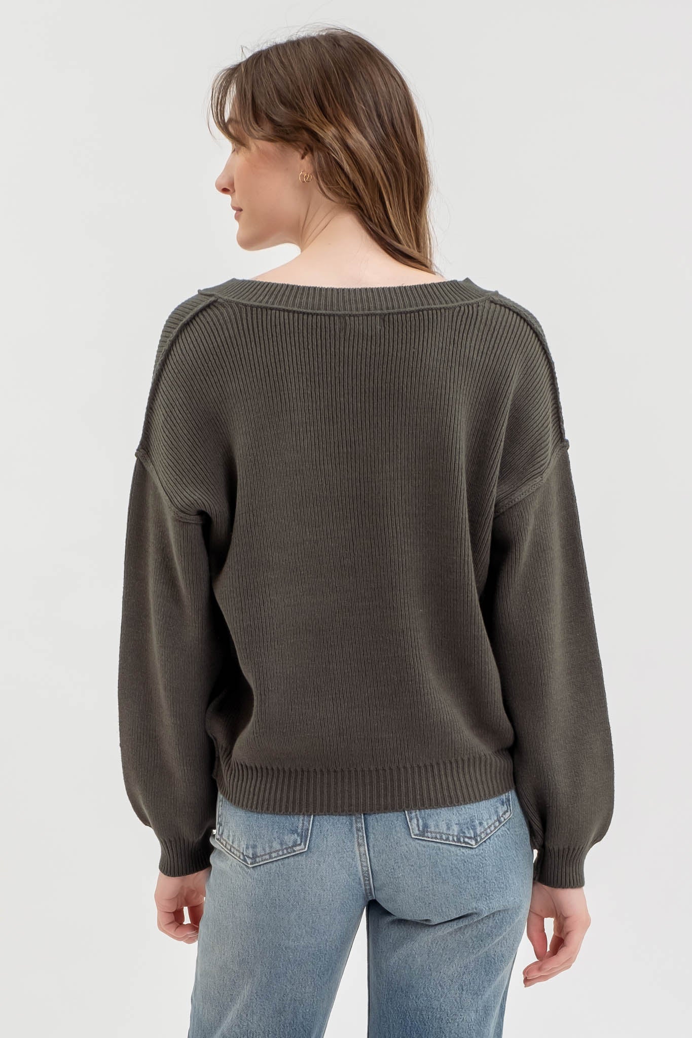 EXPOSED SEAM V NECK PULLOVER KNIT SWEATER