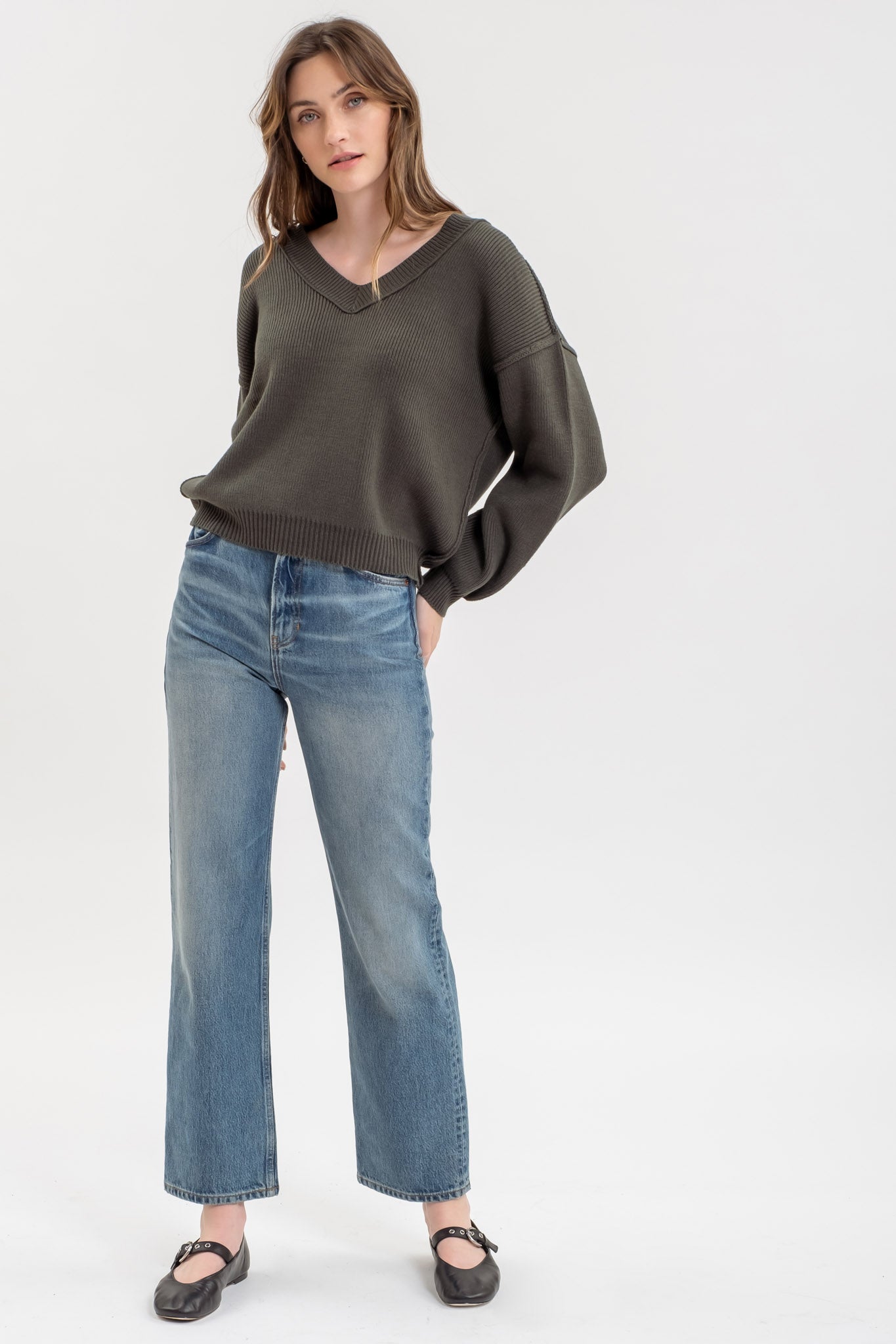 EXPOSED SEAM V NECK PULLOVER KNIT SWEATER