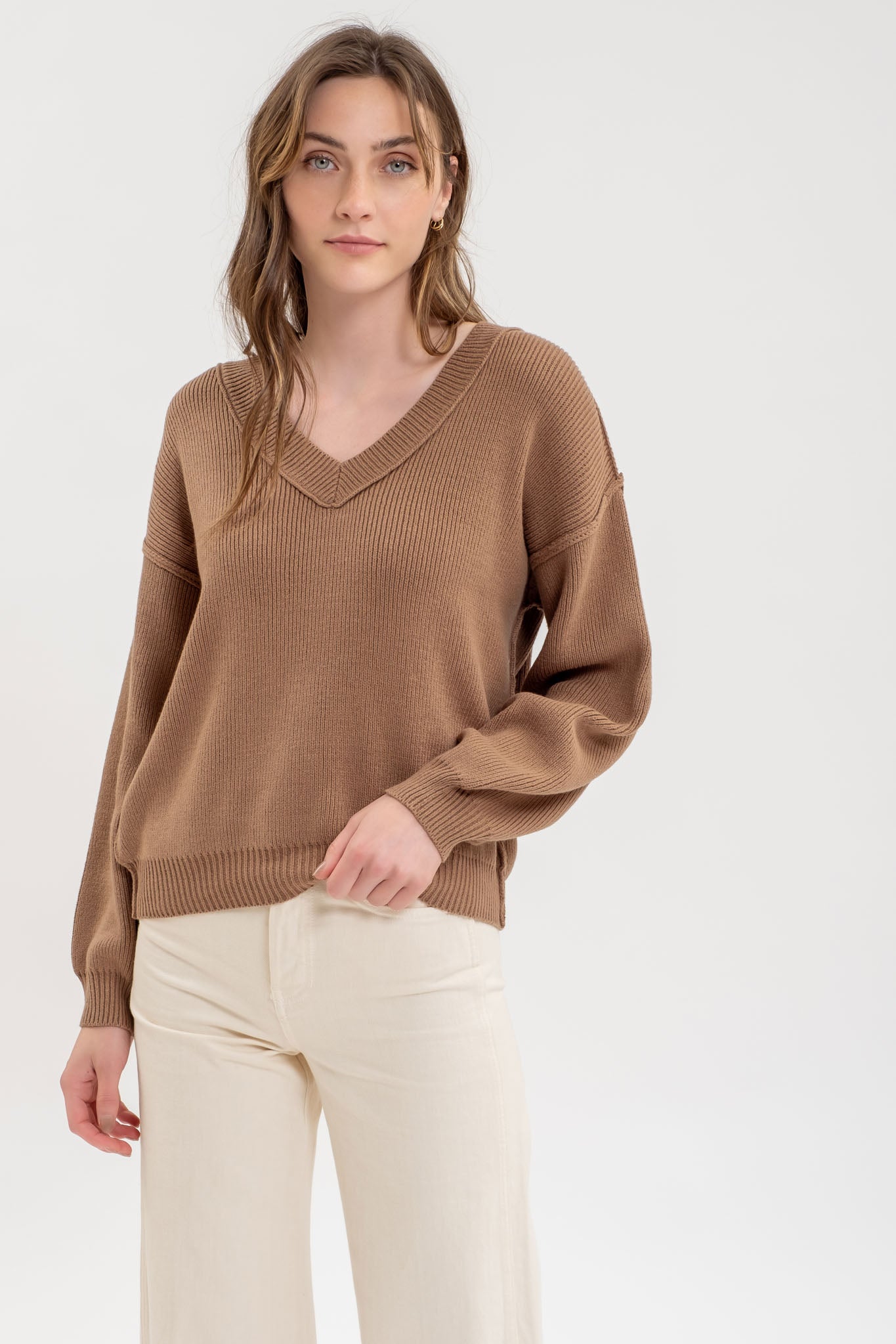 EXPOSED SEAM V NECK PULLOVER KNIT SWEATER