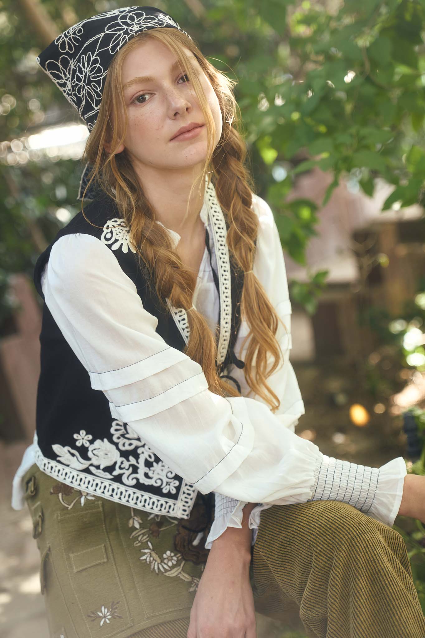 EMBROIDERY DETAIL FRONT TIE SLEEVELESS VEST (PRE-ORDER)