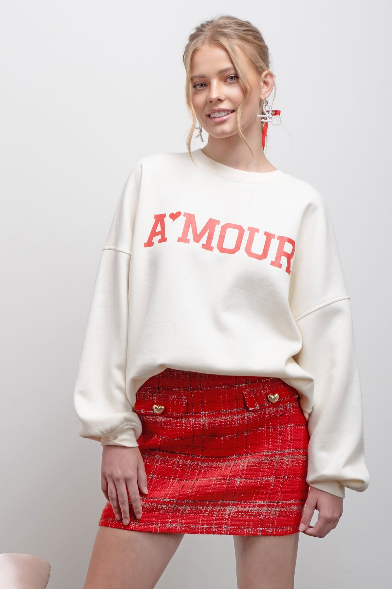 AMOUR GRAPHIC CREW NECK SWEATSHIRT (PRE-ORDER)