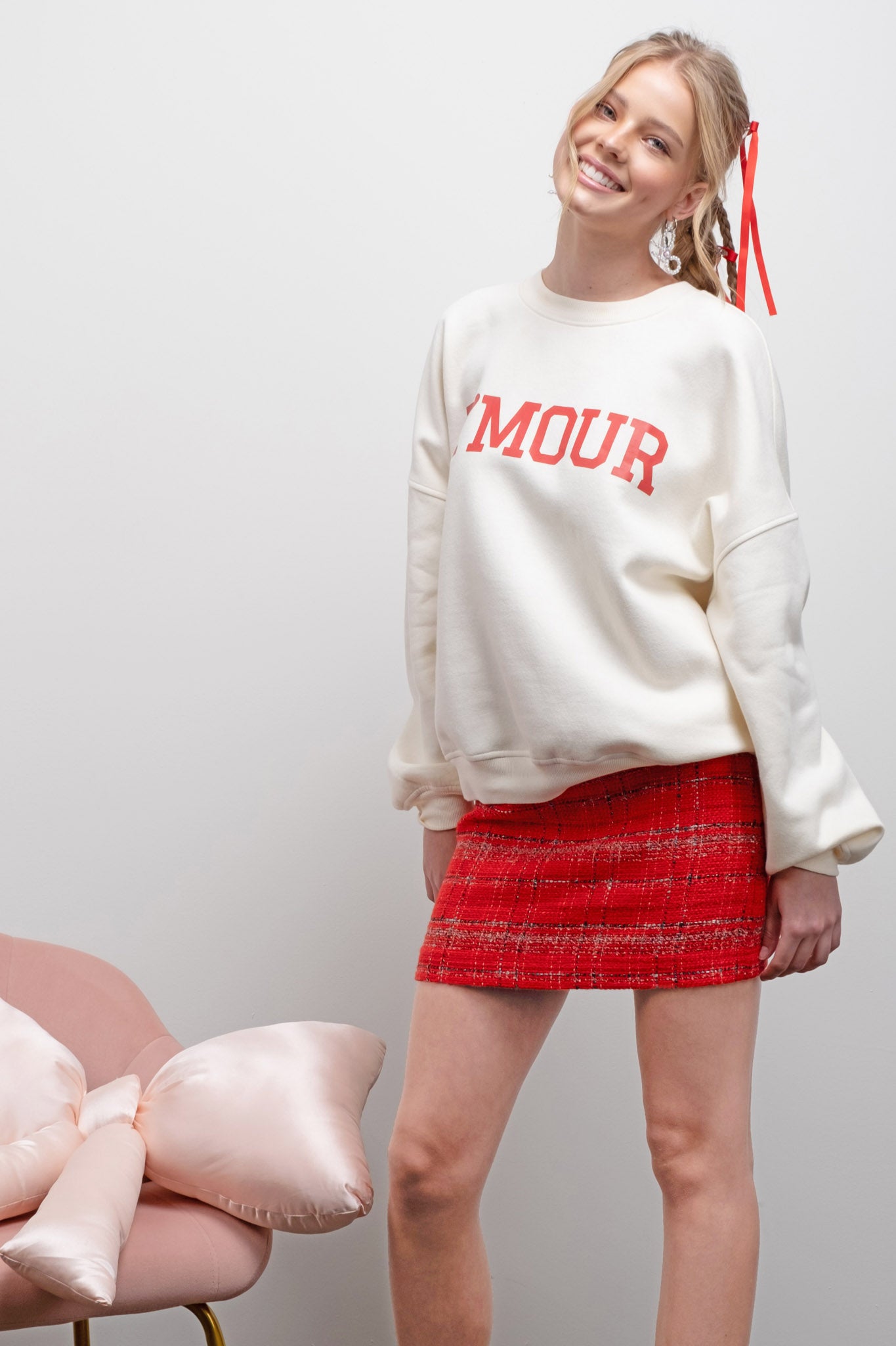 AMOUR GRAPHIC CREW NECK SWEATSHIRT (PRE-ORDER)