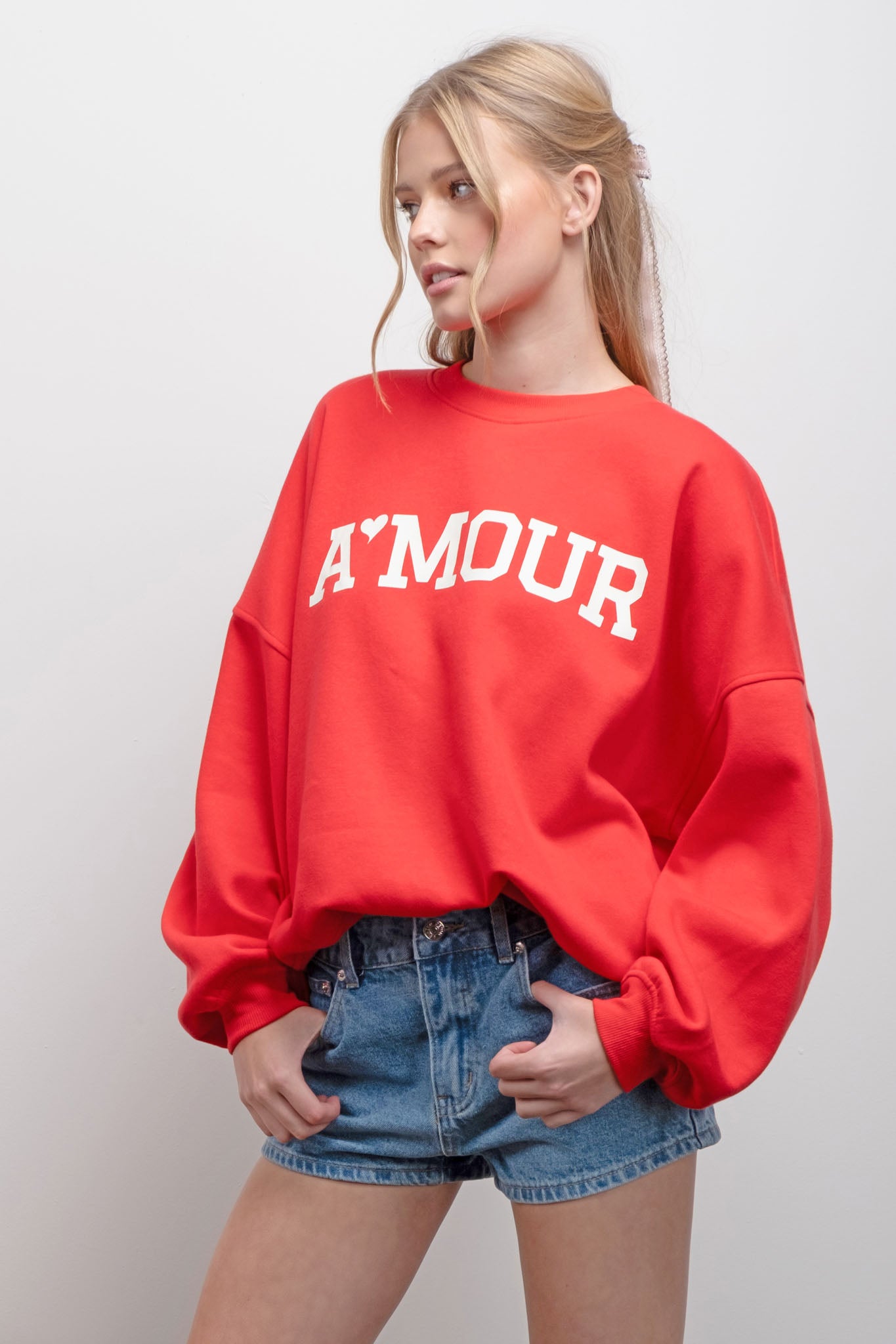 AMOUR GRAPHIC CREW NECK SWEATSHIRT (PRE-ORDER)