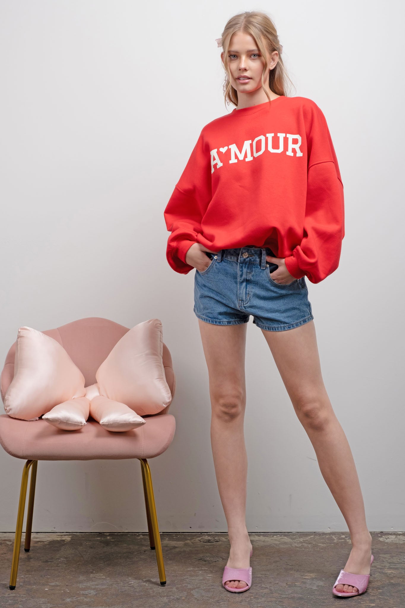 AMOUR GRAPHIC CREW NECK SWEATSHIRT (PRE-ORDER)