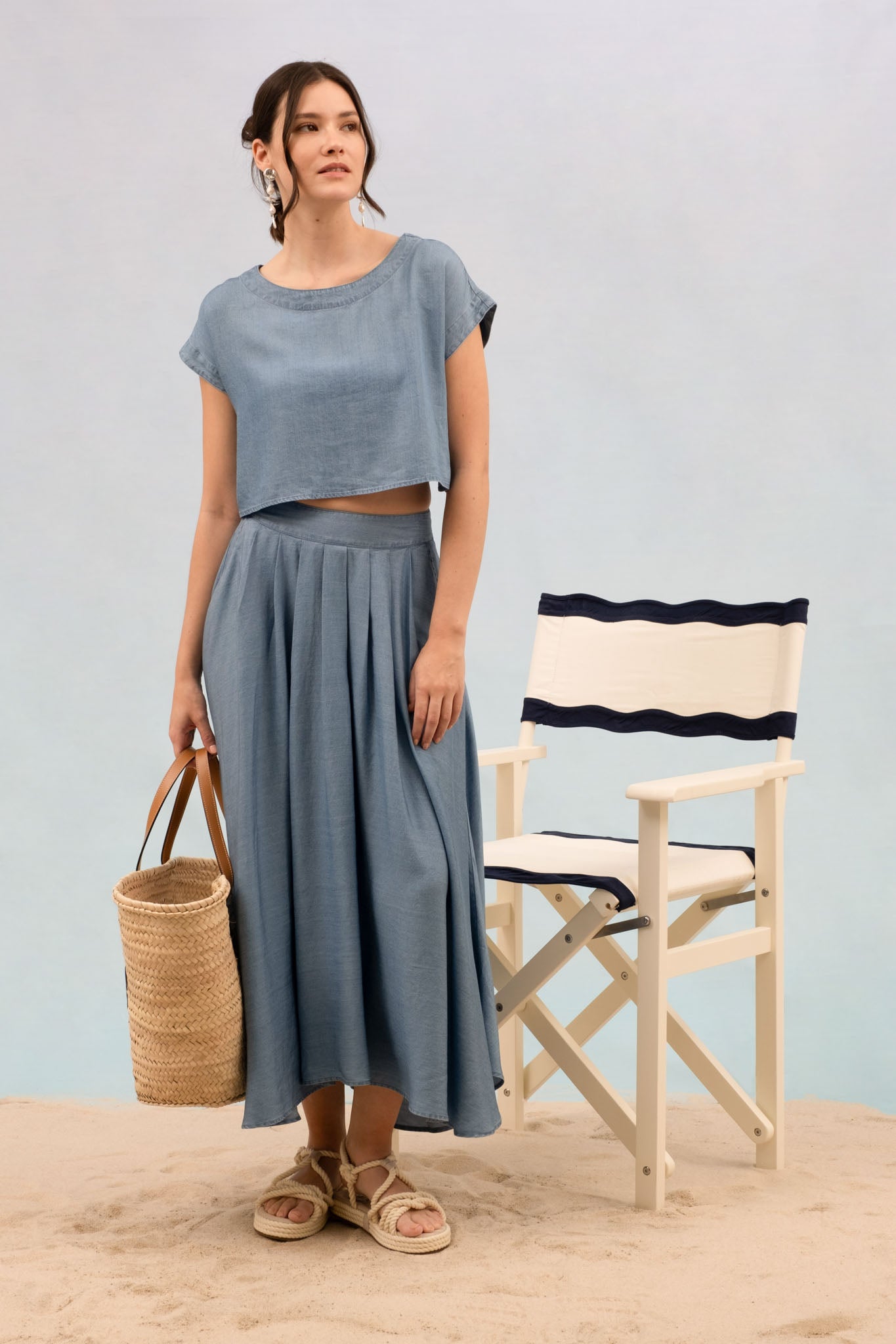 CHAMBRAY BOAT NECK BOXY CROP TOP