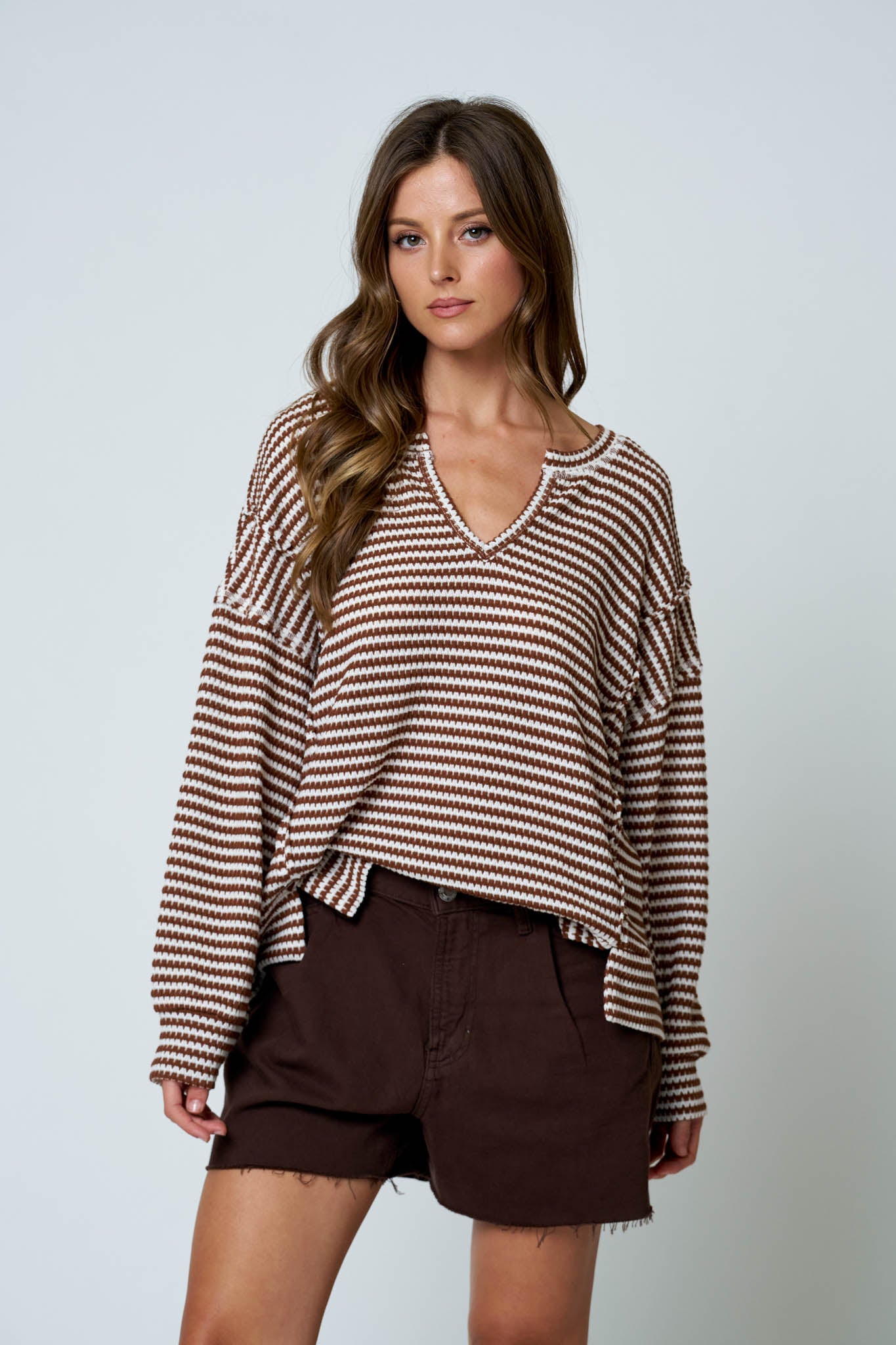 STRIPE SPLIT NECK LONG SLEEVE SEAM DETAIL KNIT TOP