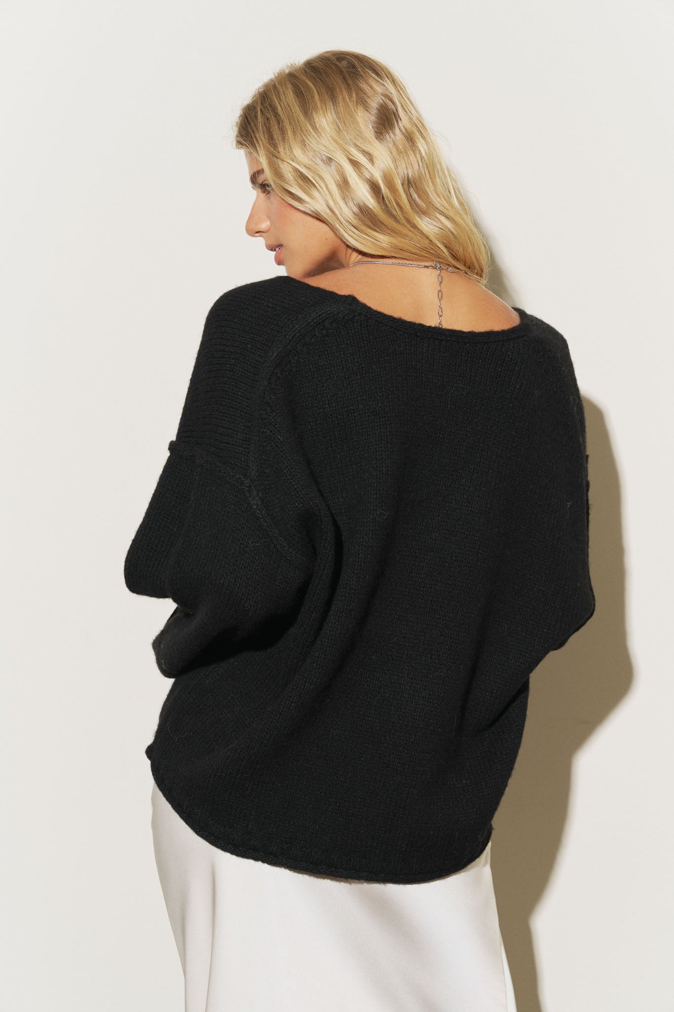 V NECK BALLOON LONG SLEEVE KNIT SWEATER