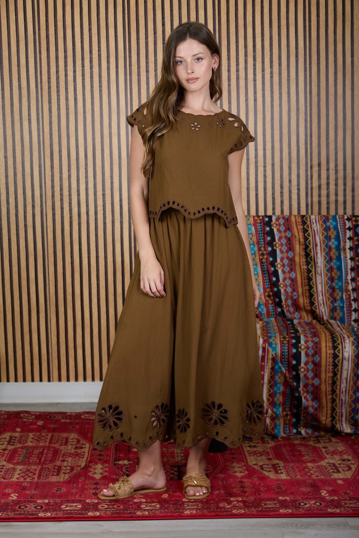 FLORAL EYELET DETAIL SHORT SLEEVE BLOUSE (PRE-ORDER)