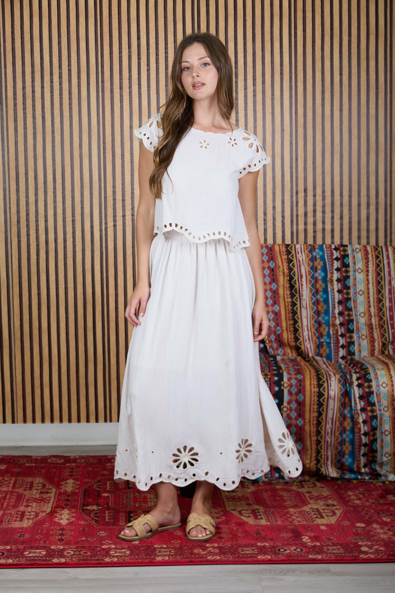 FLORAL EYELET DETAIL SHORT SLEEVE BLOUSE (PRE-ORDER)