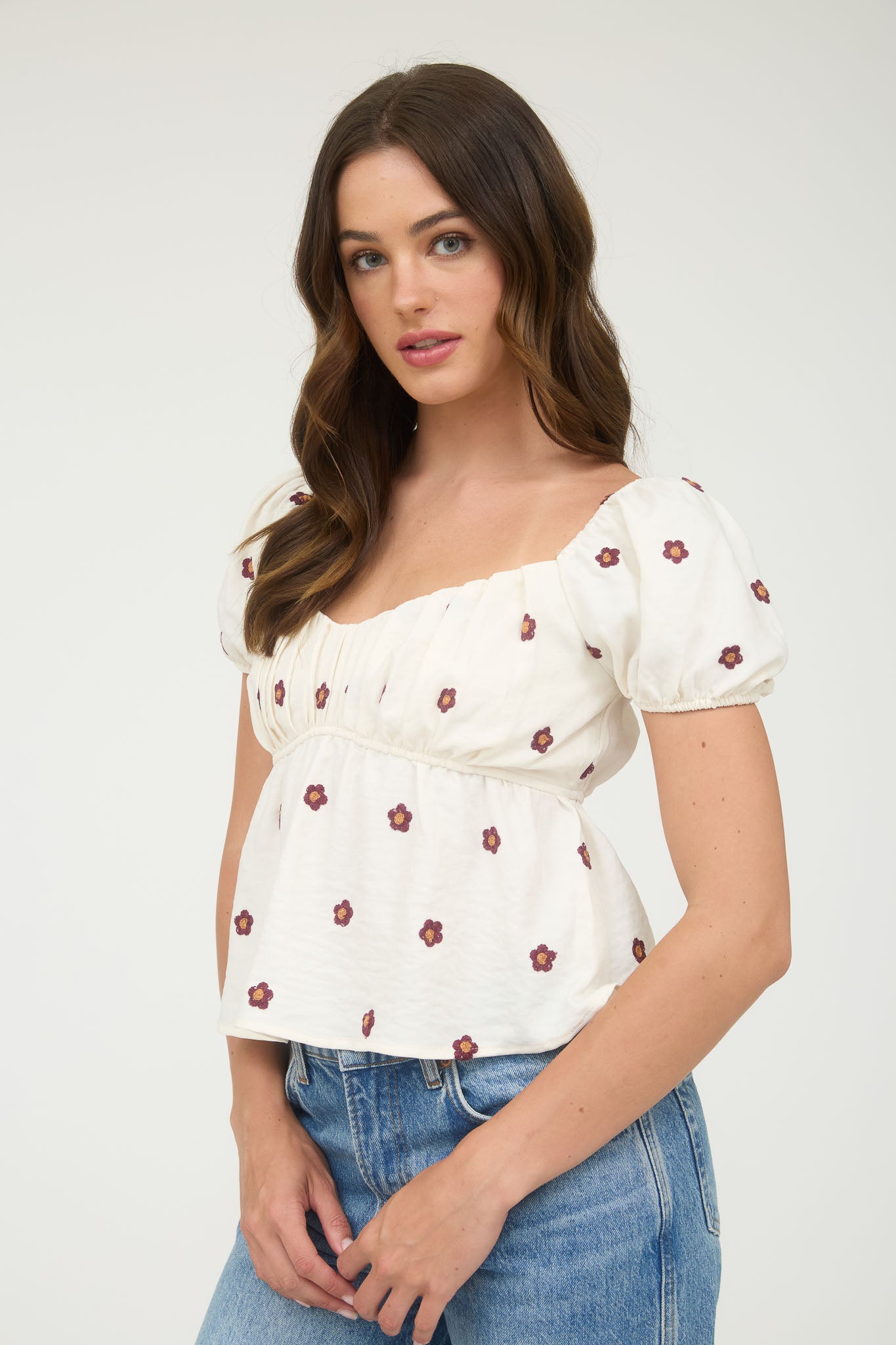 EMBROIDERED DAISY PUFF SLEEVE PLEATED BLOUSE (PRE-ORDER)
