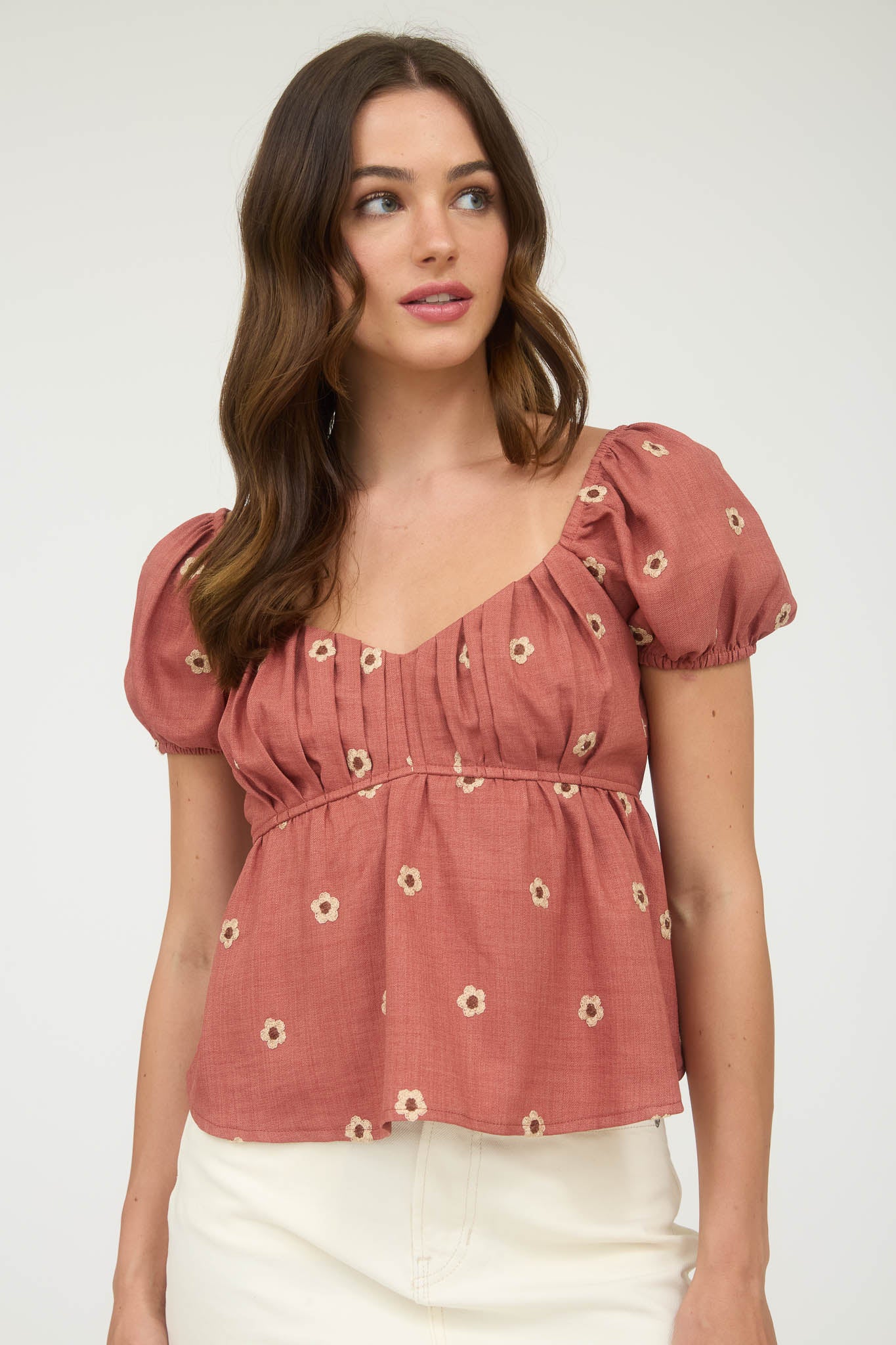 EMBROIDERED DAISY PUFF SLEEVE PLEATED BLOUSE (PRE-ORDER)