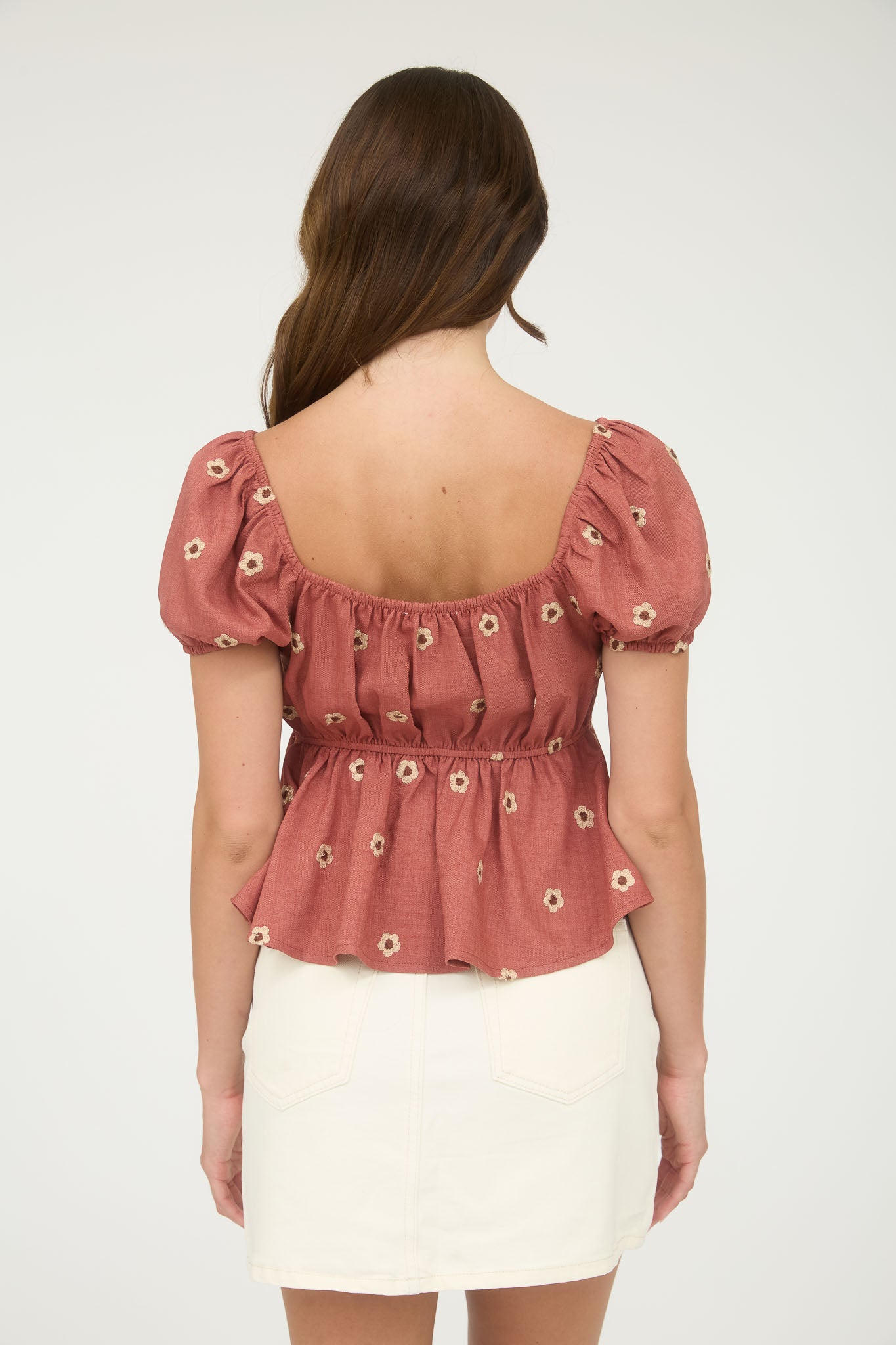 EMBROIDERED DAISY PUFF SLEEVE PLEATED BLOUSE (PRE-ORDER)