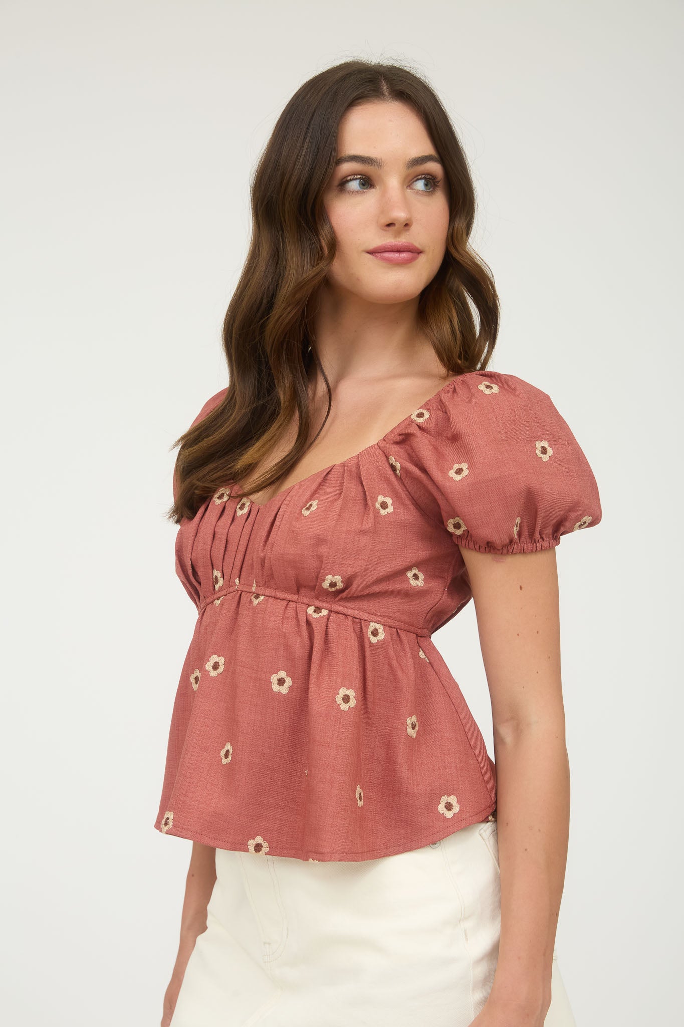 EMBROIDERED DAISY PUFF SLEEVE PLEATED BLOUSE (PRE-ORDER)