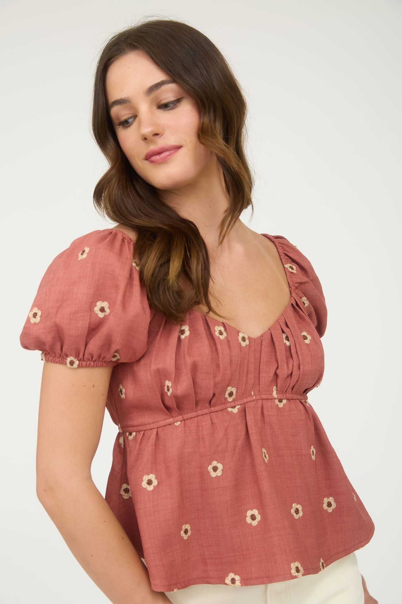 EMBROIDERED DAISY PUFF SLEEVE PLEATED BLOUSE (PRE-ORDER)