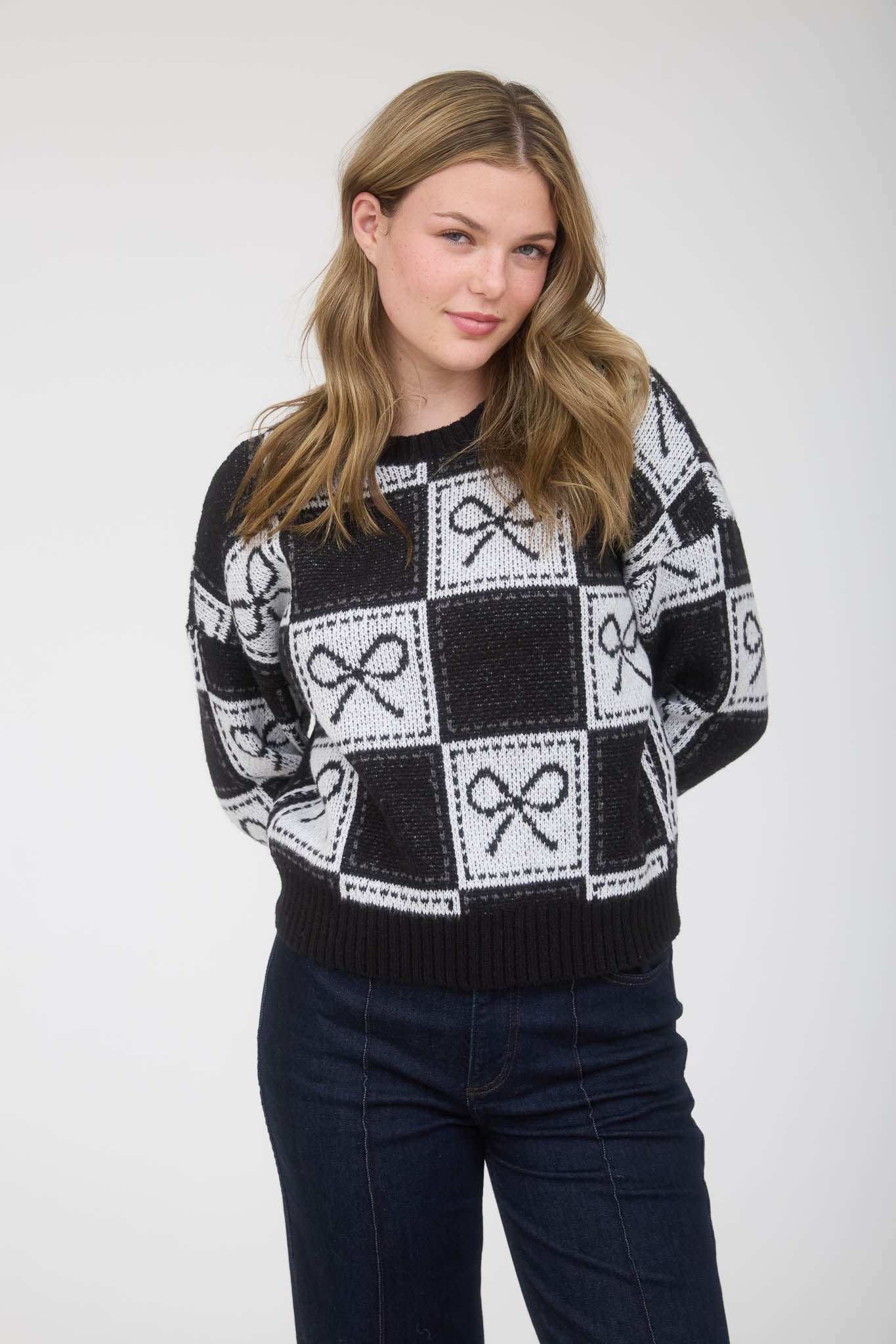 CHECKERED BOW JACQUARD CREWNECK KNIT SWEATER