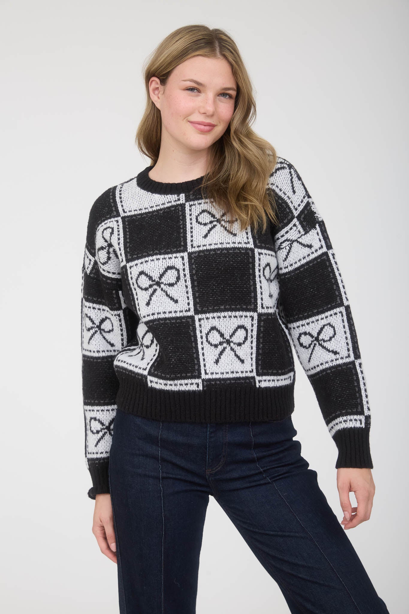 CHECKERED BOW JACQUARD CREWNECK KNIT SWEATER