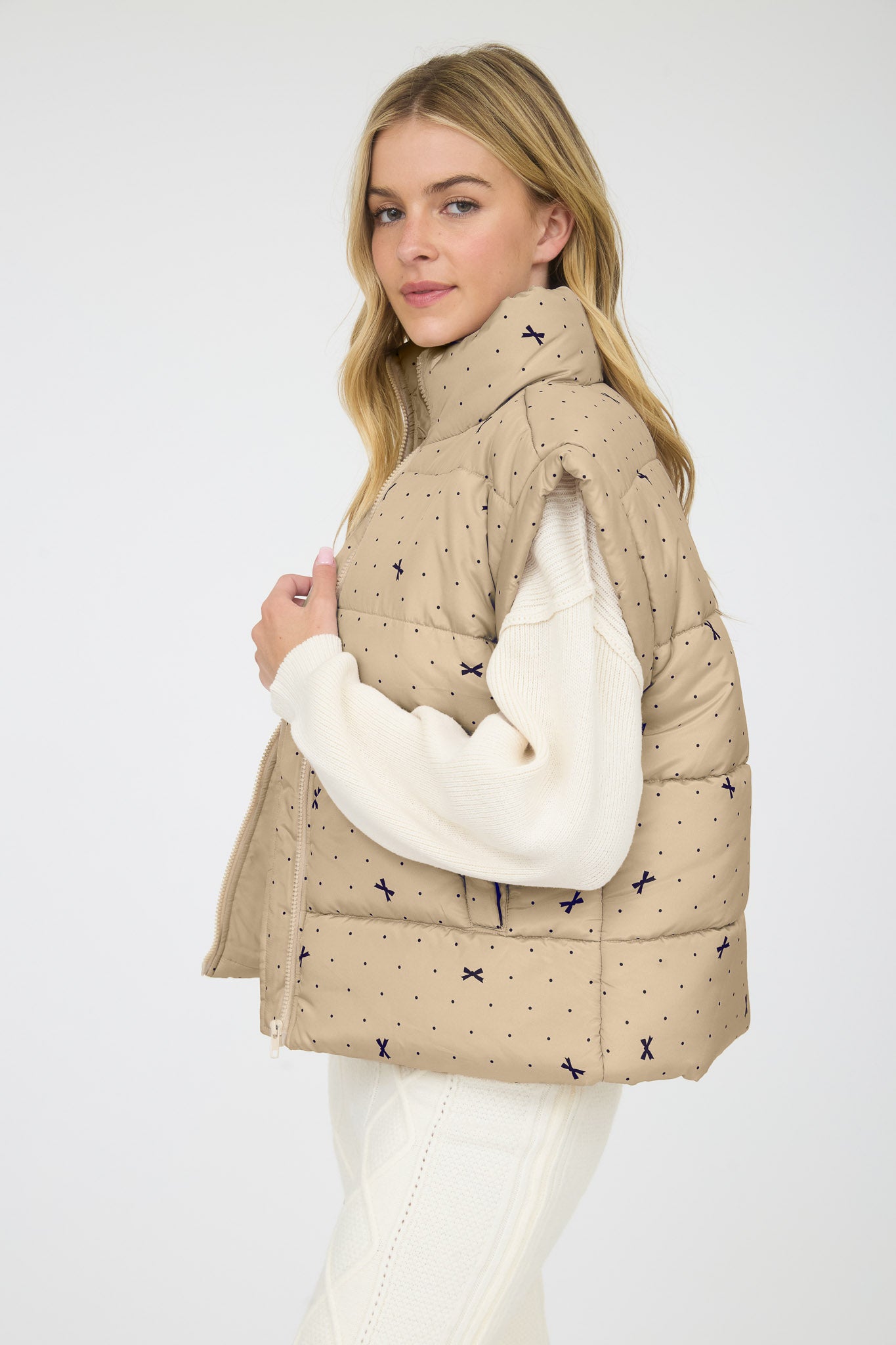 POLKA DOT BOW PATTERN ZIP-UP PUFFER VEST