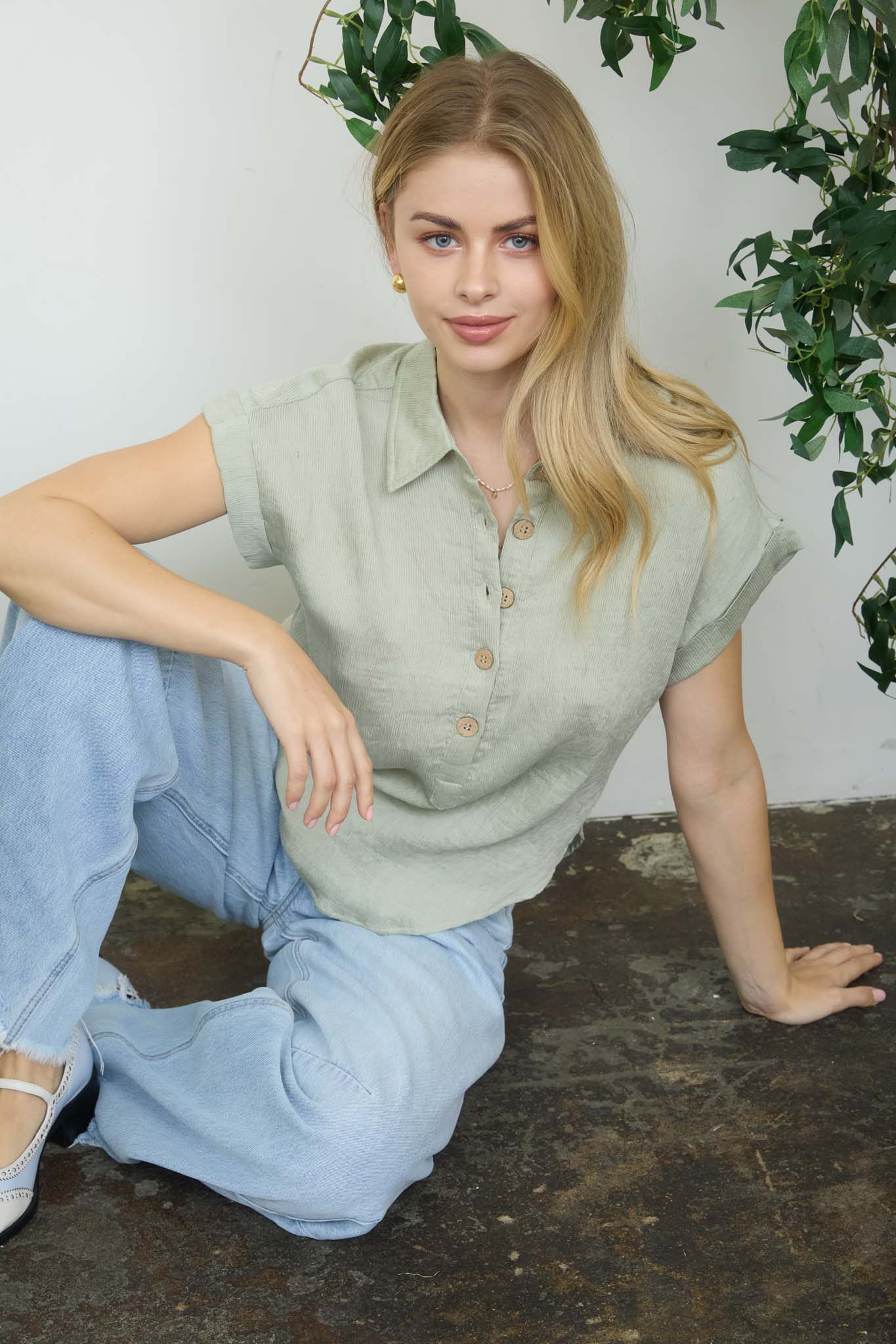 COLLARED HALF BUTTON SHORT SLEEVE LINEN BLEND TOP