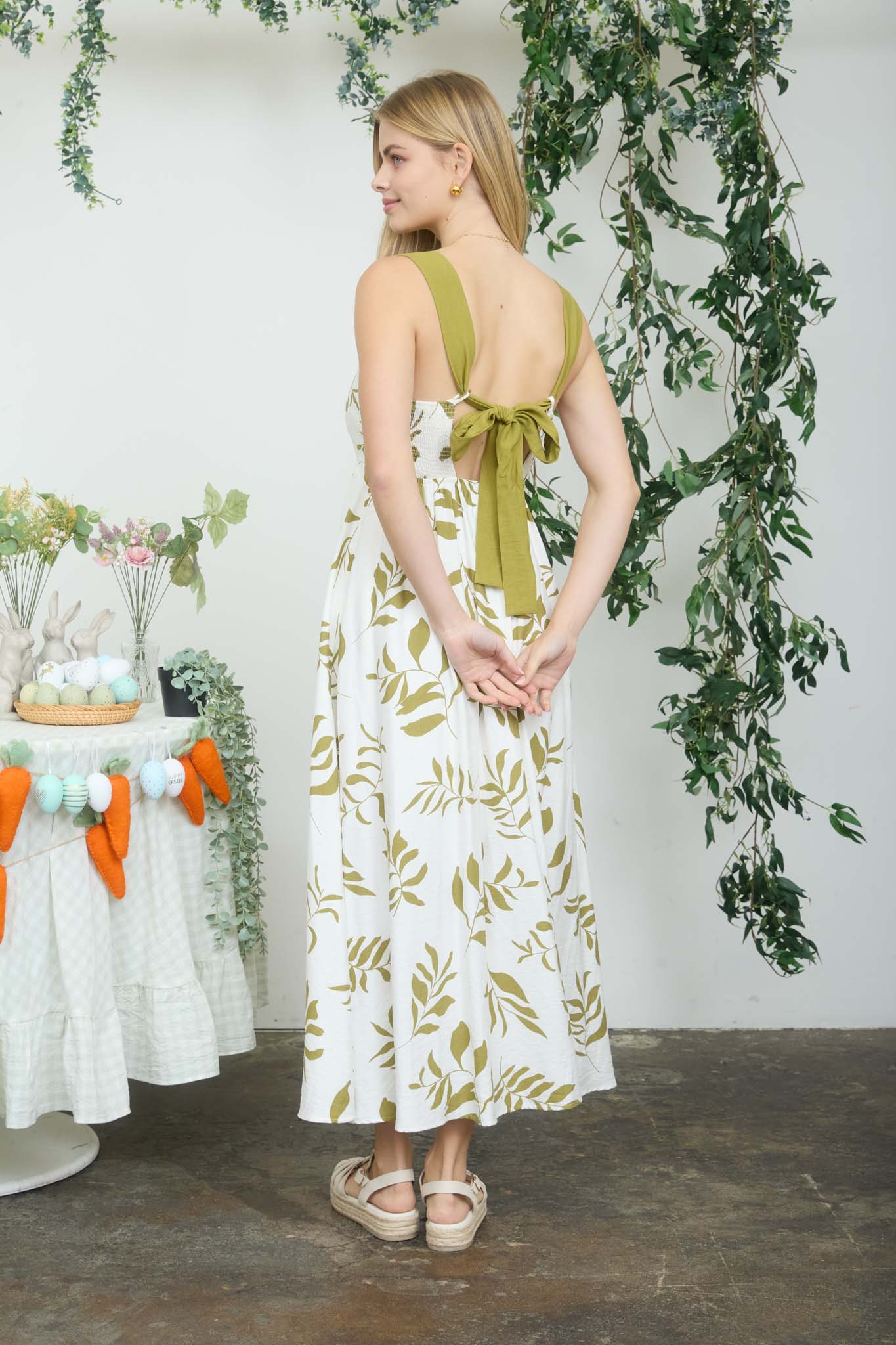 LEAF PRINT BACK TIE STRAP DETAIL MIDI DRESS