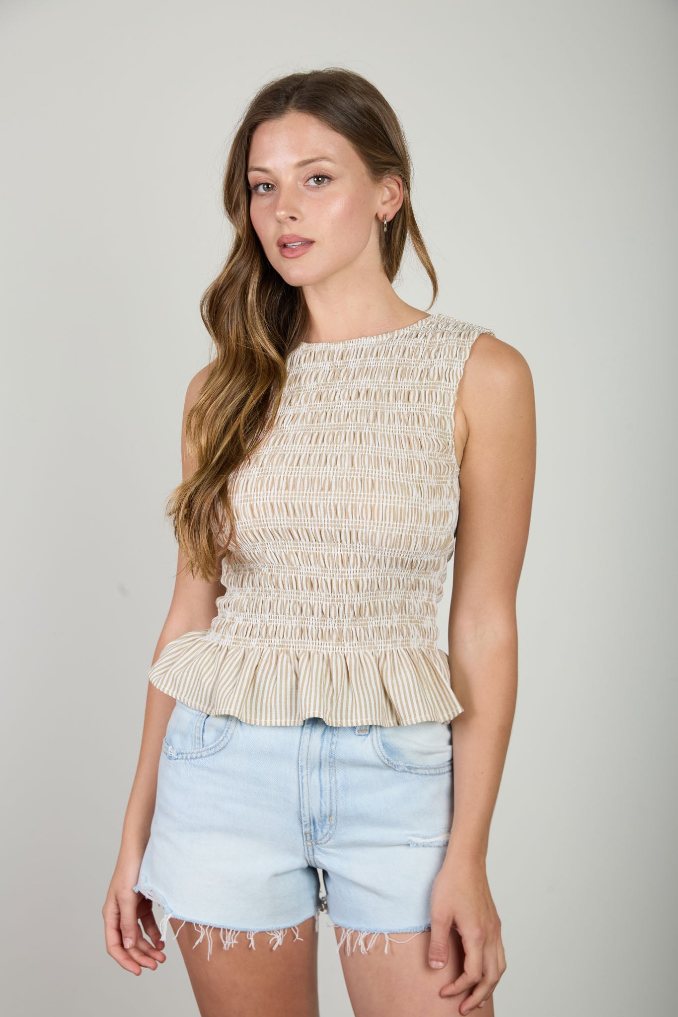 STRIPE SLEEVELESS SMOCKED BLOUSE