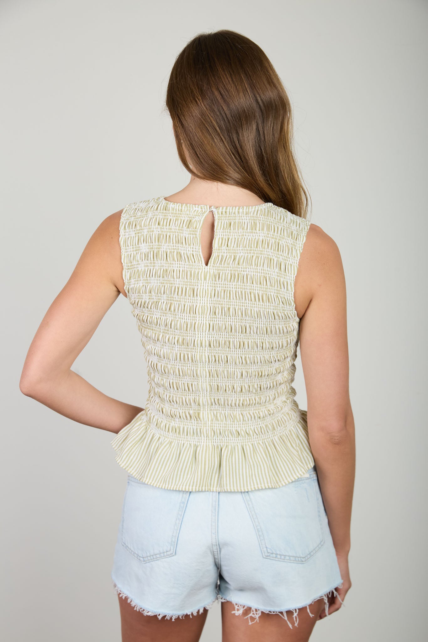 STRIPE SLEEVELESS SMOCKED BLOUSE