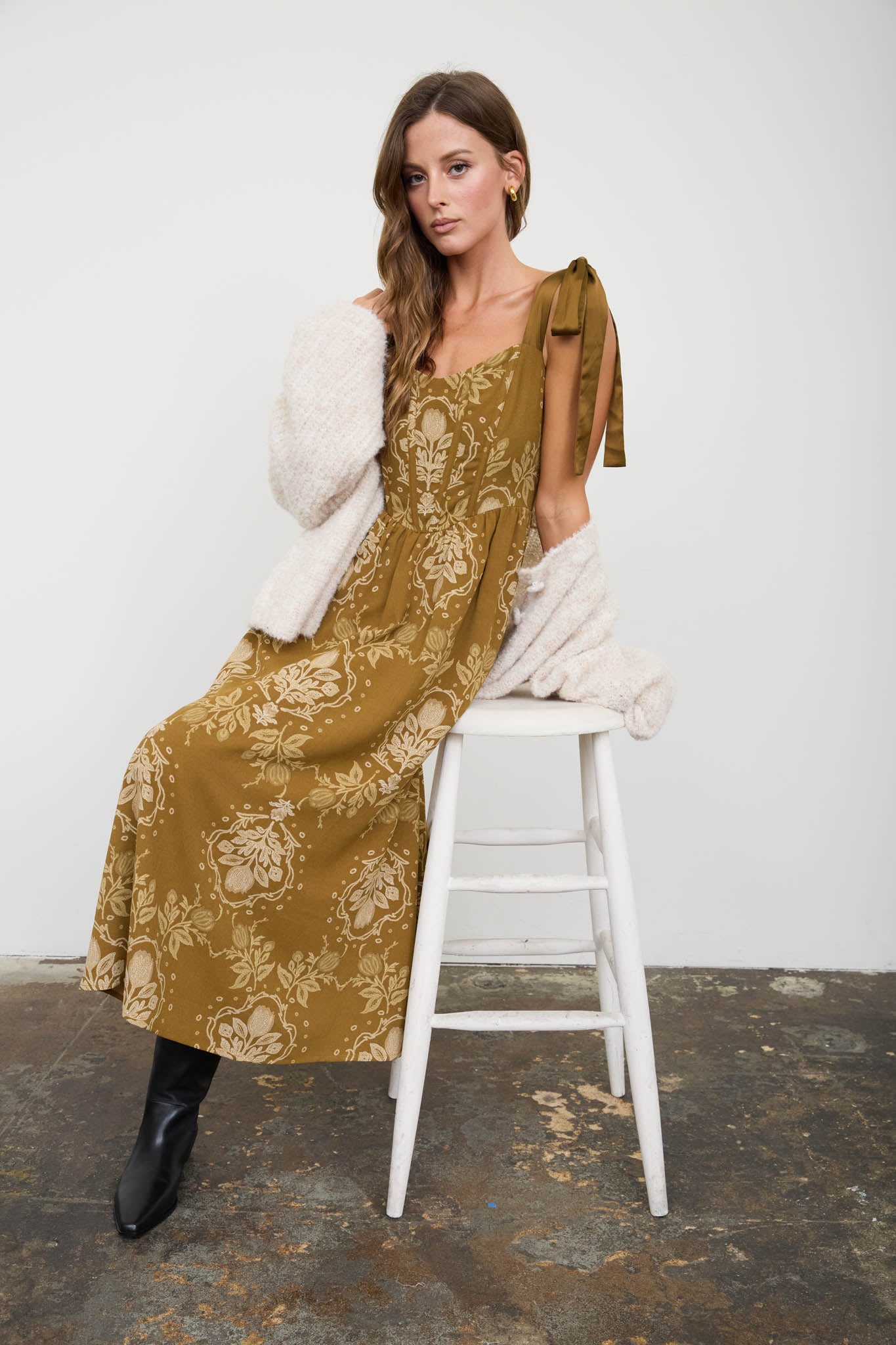 MEDALLION PATTERN TIE STRAP MIDI DRESS