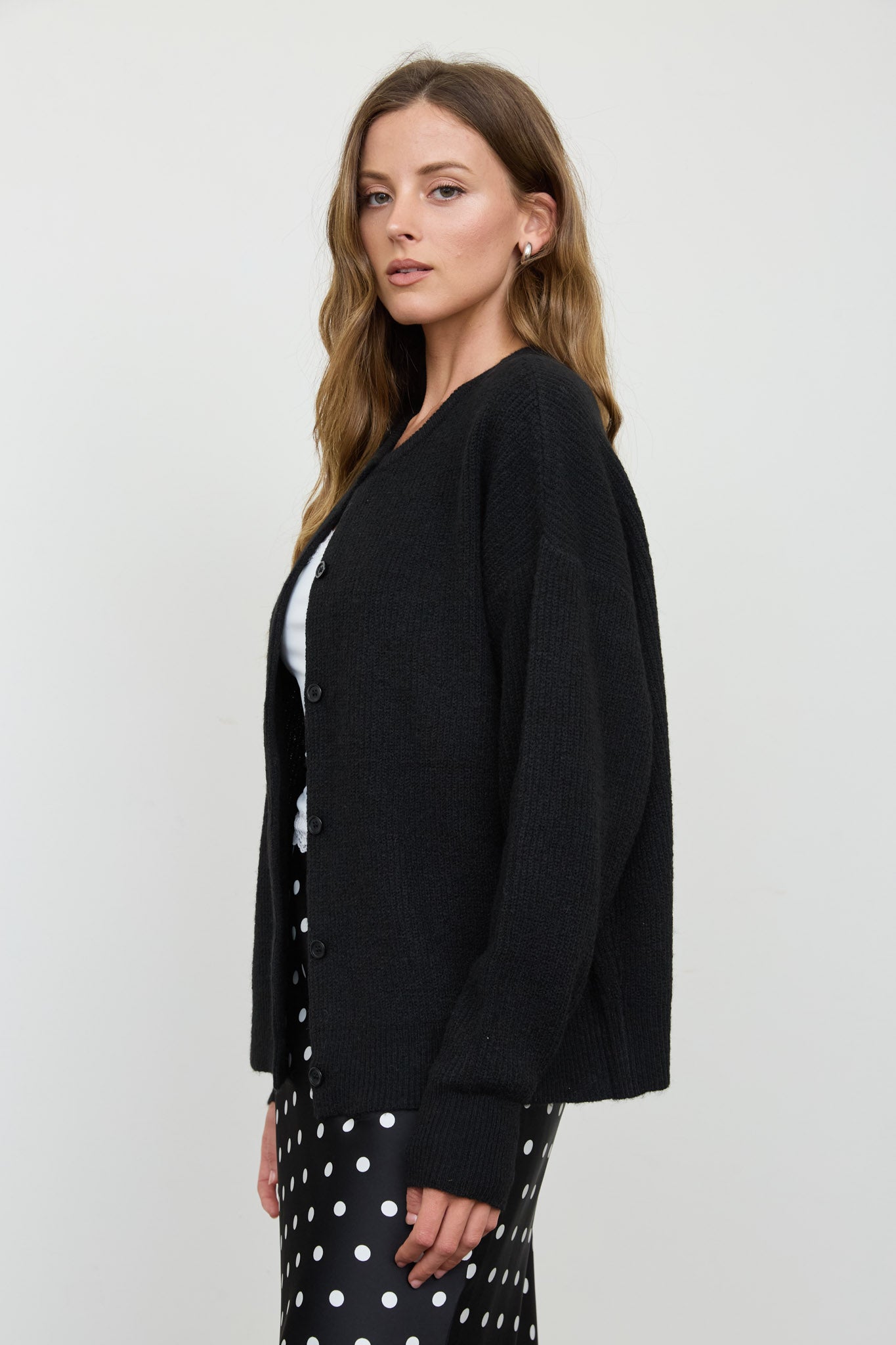 ROUND NECK BUTTON DOWN RIBBED KNIT CARDIGAN