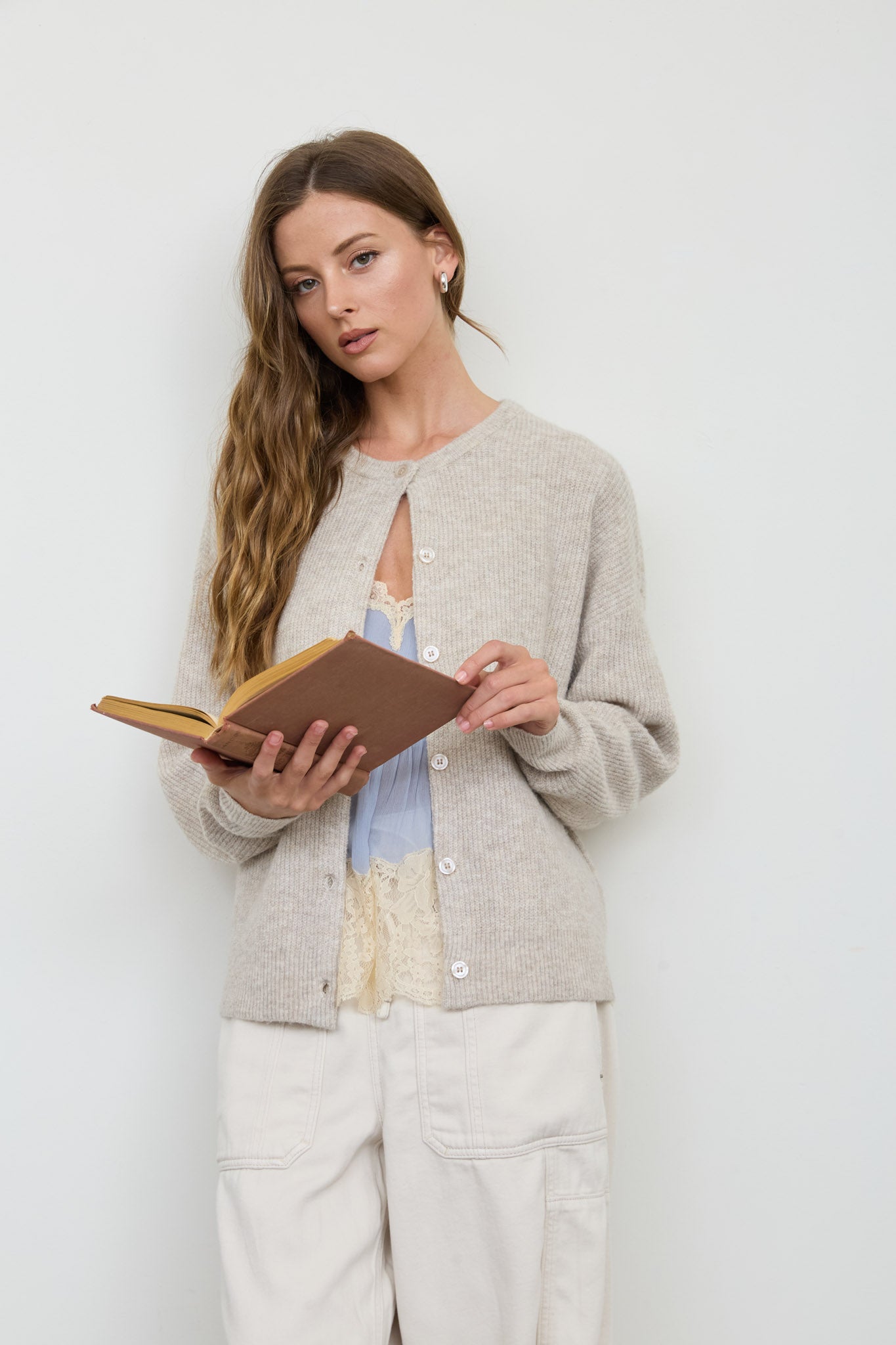 ROUND NECK BUTTON DOWN RIBBED KNIT CARDIGAN