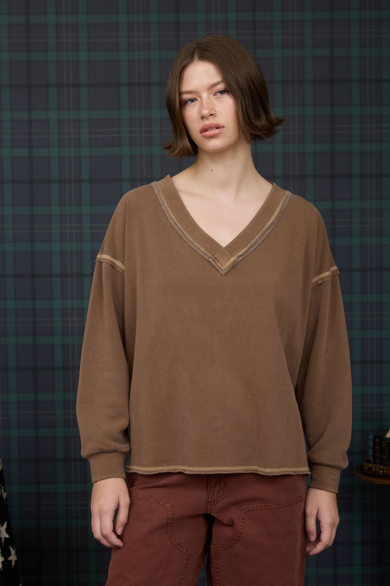 REVERSE STITCH V NECK LONG SLEEVE KNIT TOP