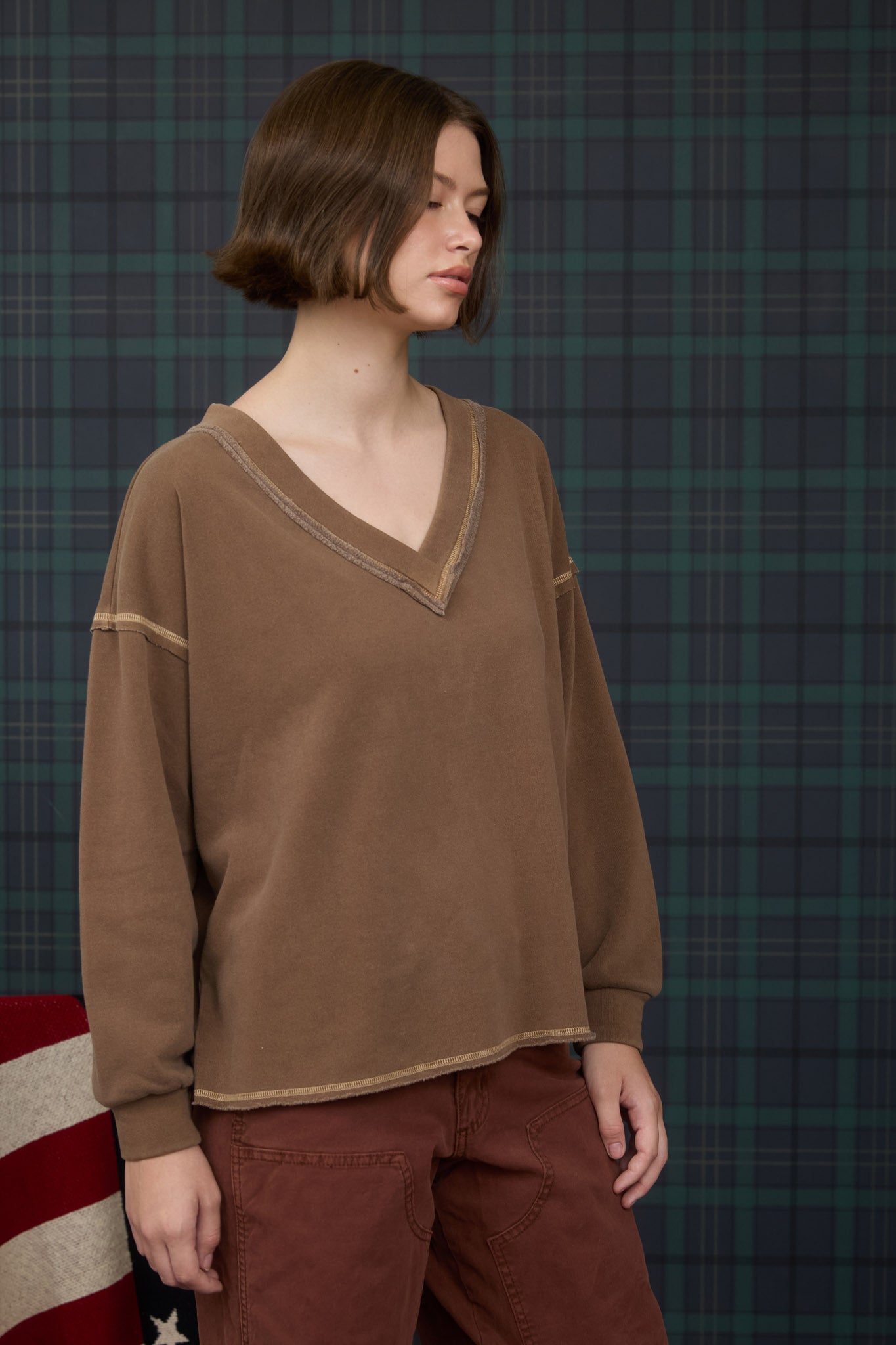 REVERSE STITCH V NECK LONG SLEEVE KNIT TOP