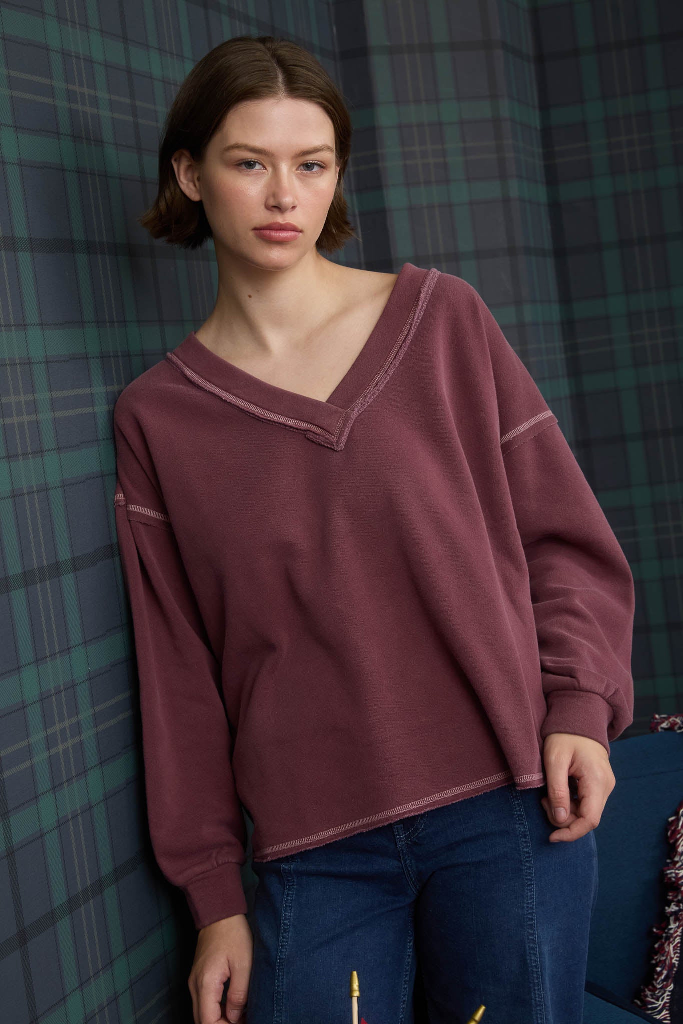 REVERSE STITCH V NECK LONG SLEEVE KNIT TOP