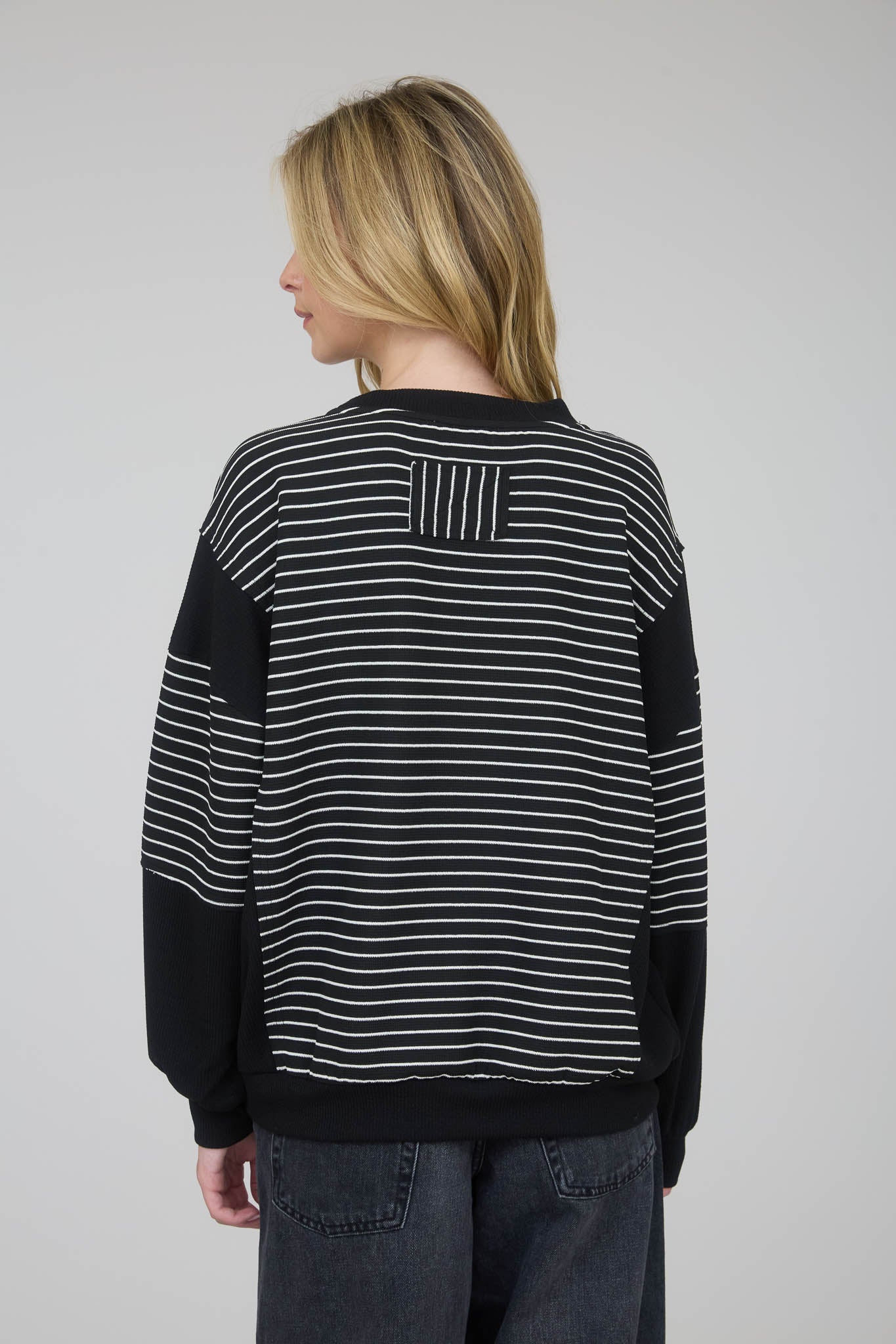 CONTRAST STRIPE RAW EDGE LONG SLEEVE KNIT TOP (PRE-ORDER)