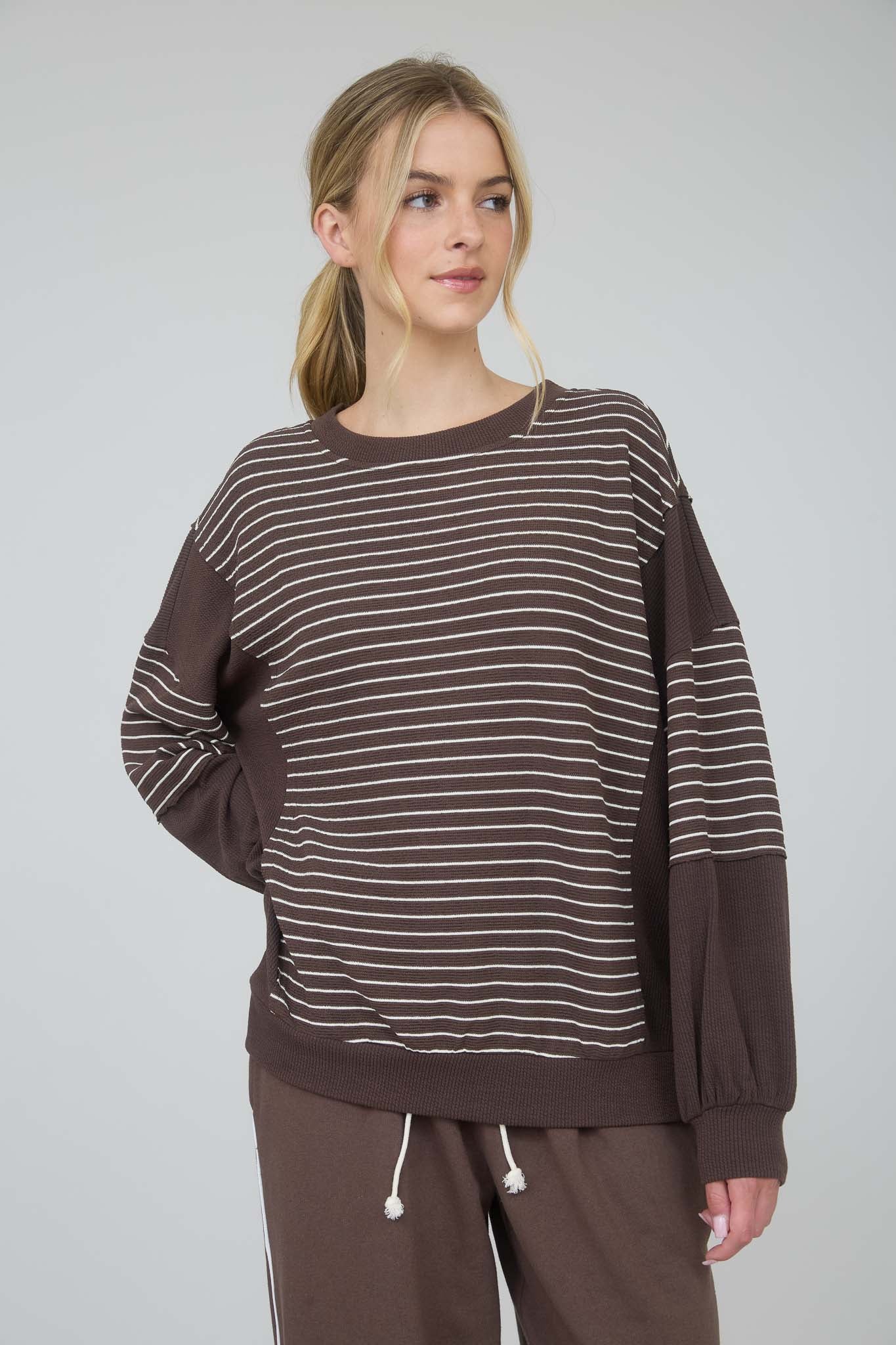 CONTRAST STRIPE RAW EDGE LONG SLEEVE KNIT TOP (PRE-ORDER)