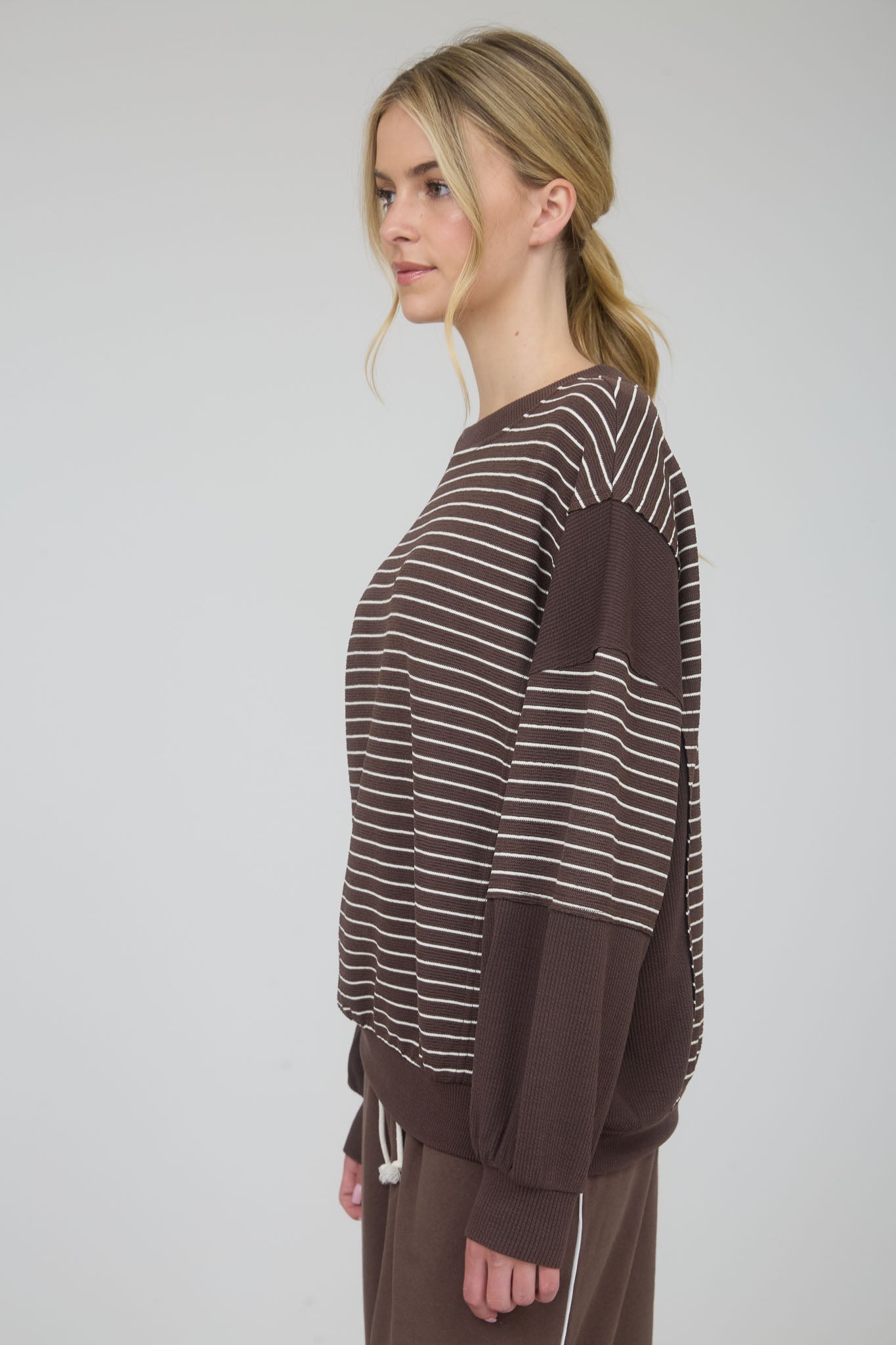 CONTRAST STRIPE RAW EDGE LONG SLEEVE KNIT TOP (PRE-ORDER)