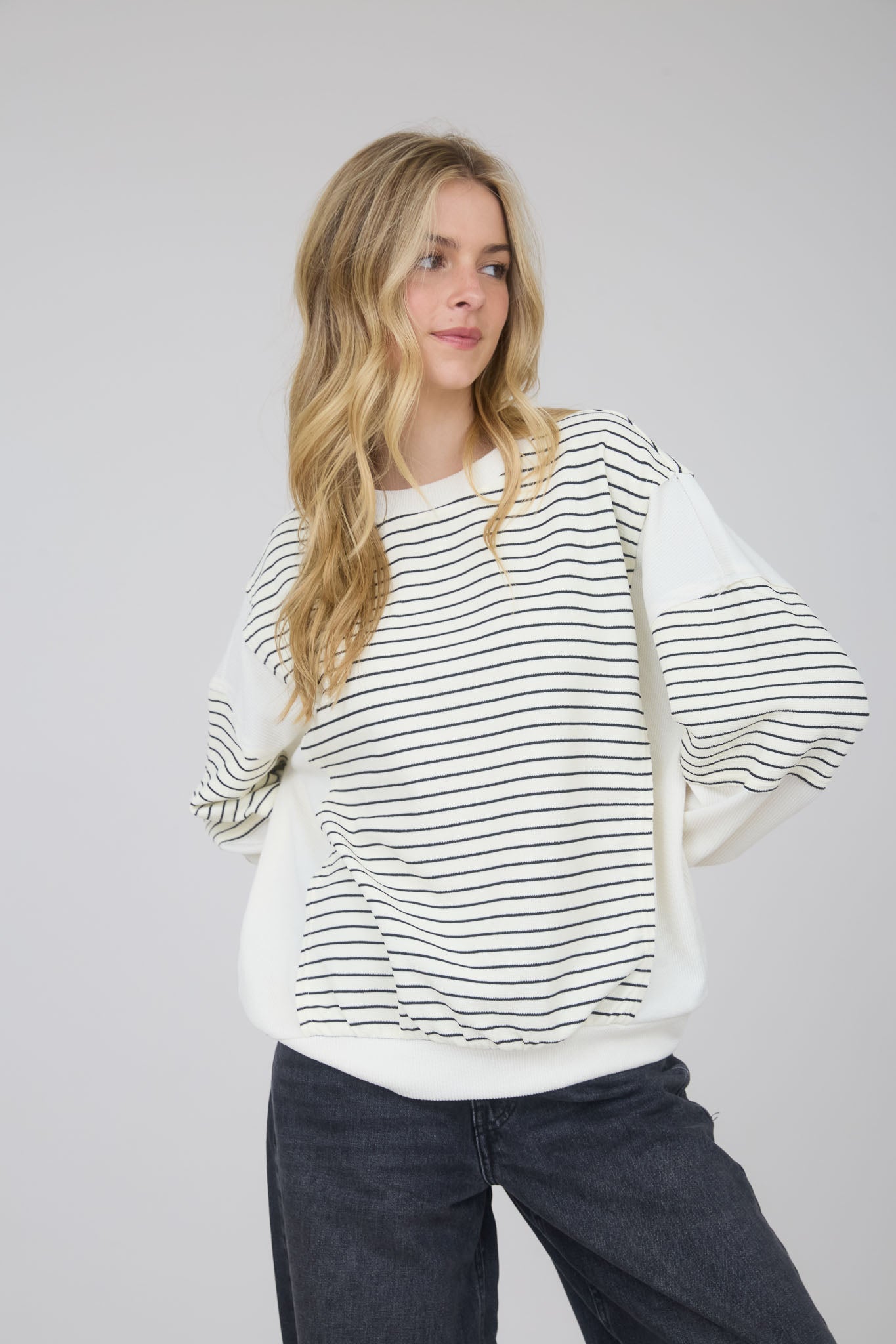 CONTRAST STRIPE RAW EDGE LONG SLEEVE KNIT TOP (PRE-ORDER)