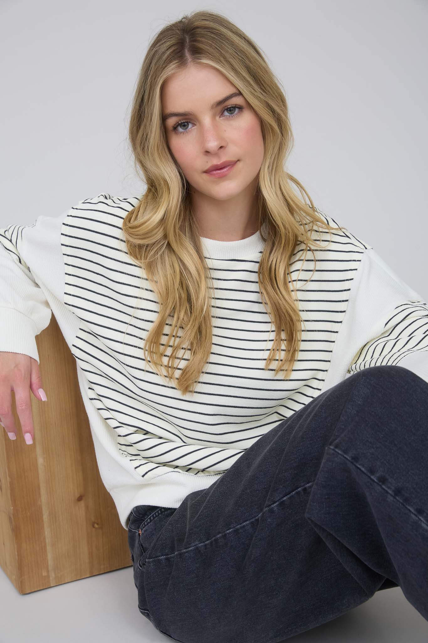 CONTRAST STRIPE RAW EDGE LONG SLEEVE KNIT TOP (PRE-ORDER)