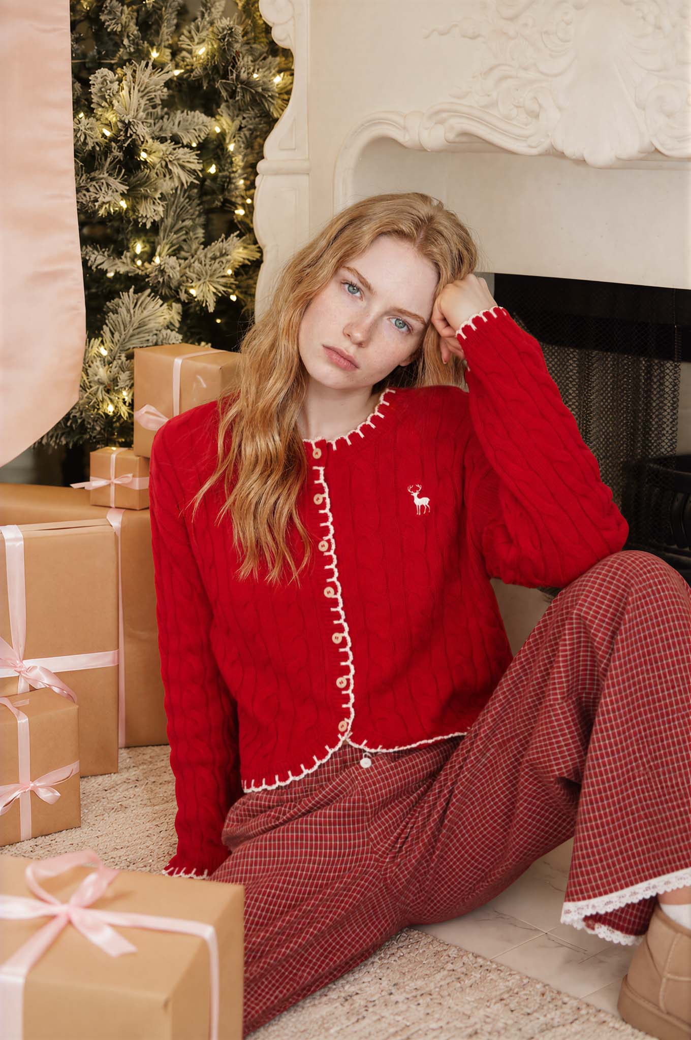 CABLE KNIT REINDEER EMBROIDERED SCALLOP CARDIGAN