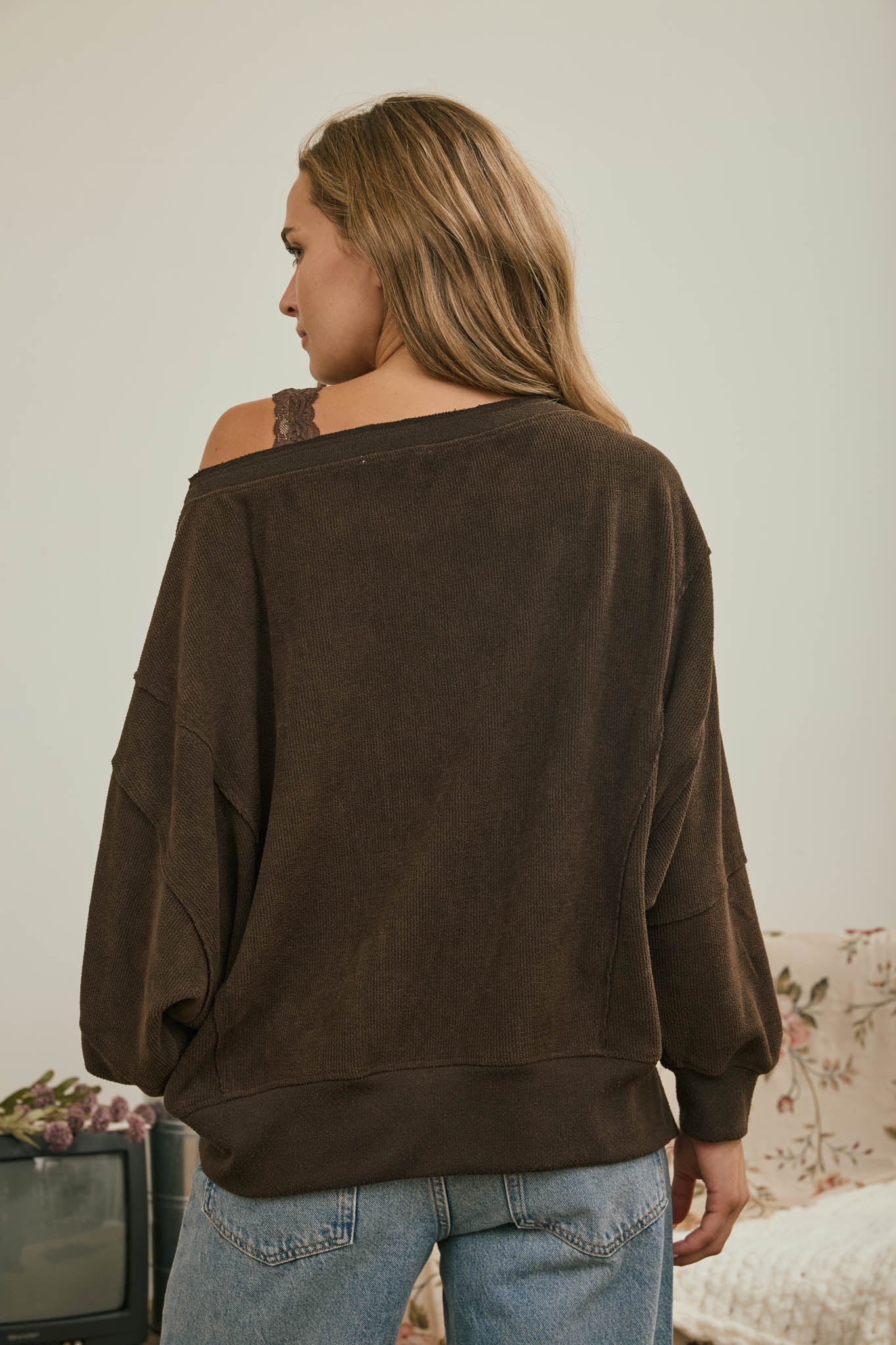 TIERED SLEEVE BOAT NECK EXPOSED SEAM KNIT TOP (PRE-ORDER)