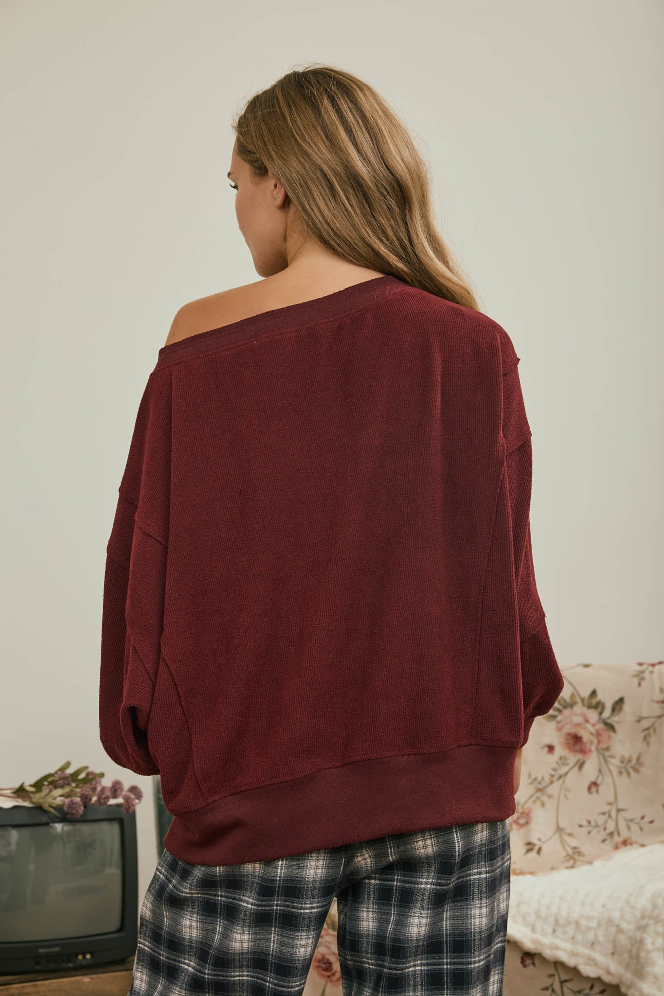 TIERED SLEEVE BOAT NECK EXPOSED SEAM KNIT TOP (PRE-ORDER)