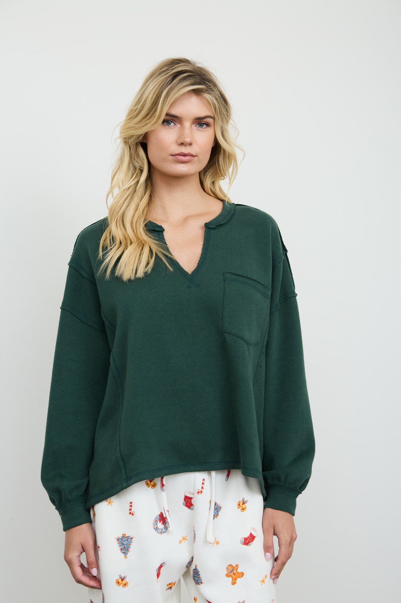 NOTCH NECK RAW TRIM PATCH POCKET KNIT TOP (PRE-ORDER)