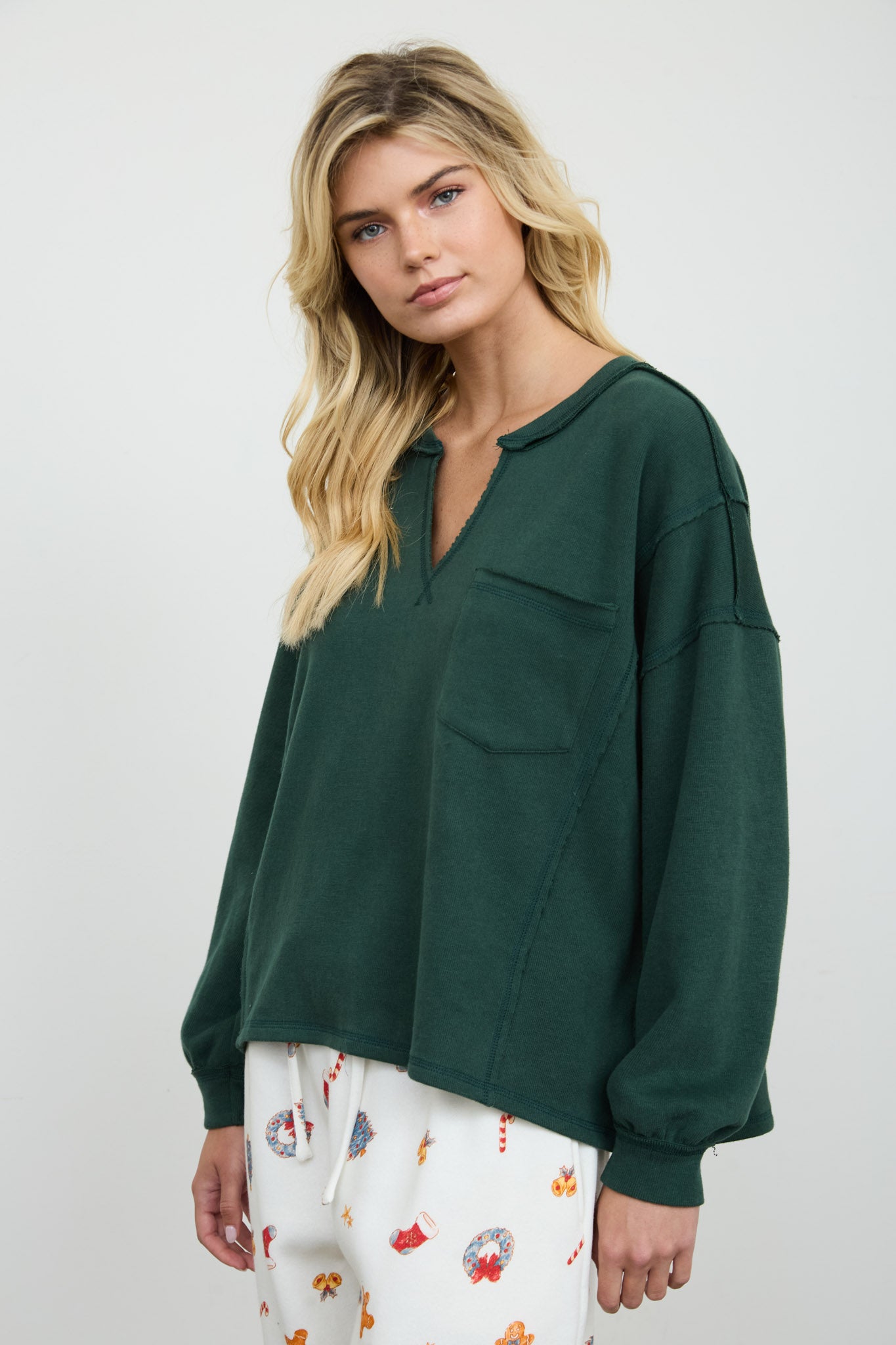 NOTCH NECK RAW TRIM PATCH POCKET KNIT TOP (PRE-ORDER)