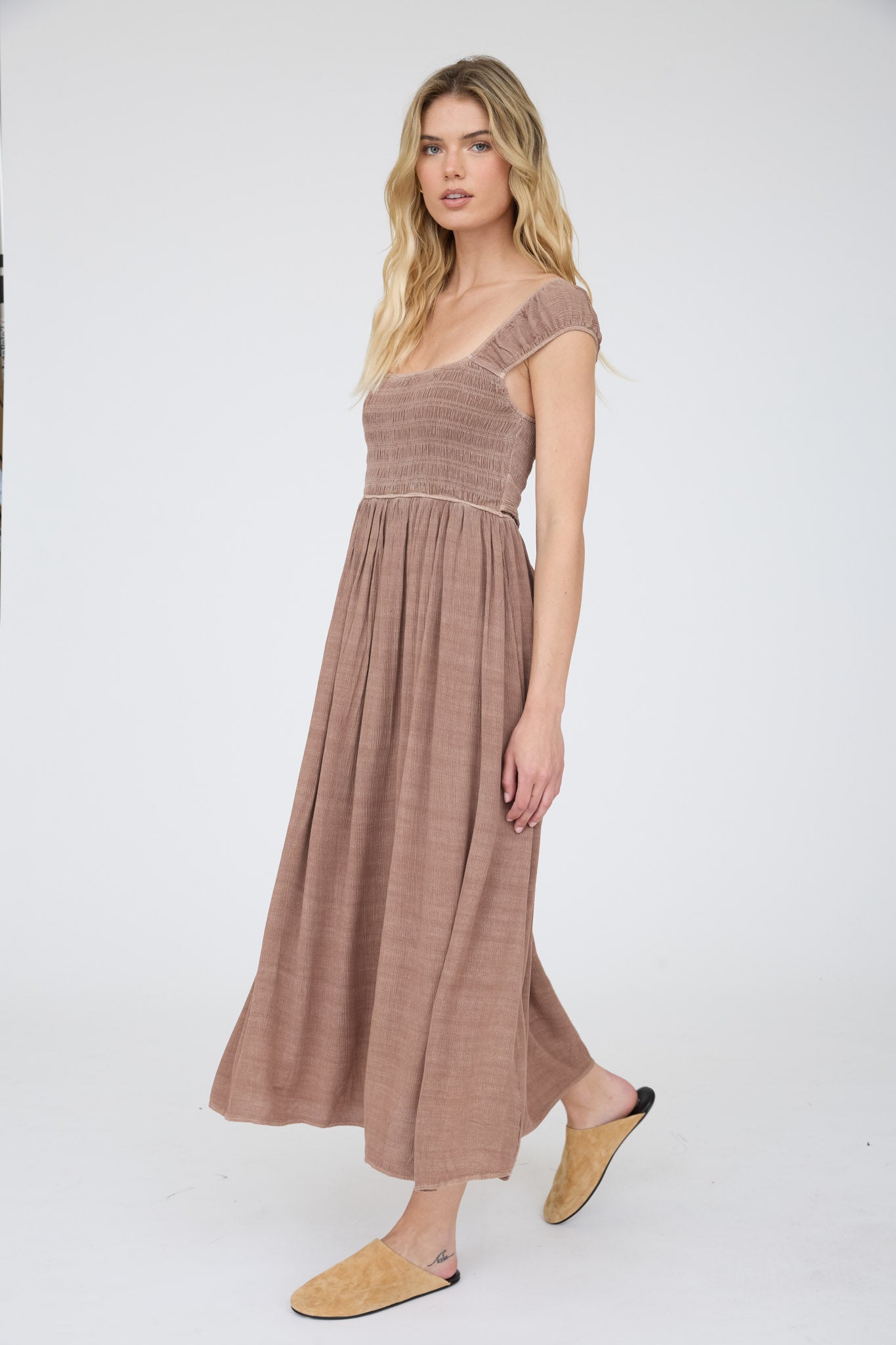 CRINKLE PLISSE CAP SLEEVE SMOCKED MIDI DRESS (PRE-ORDER)
