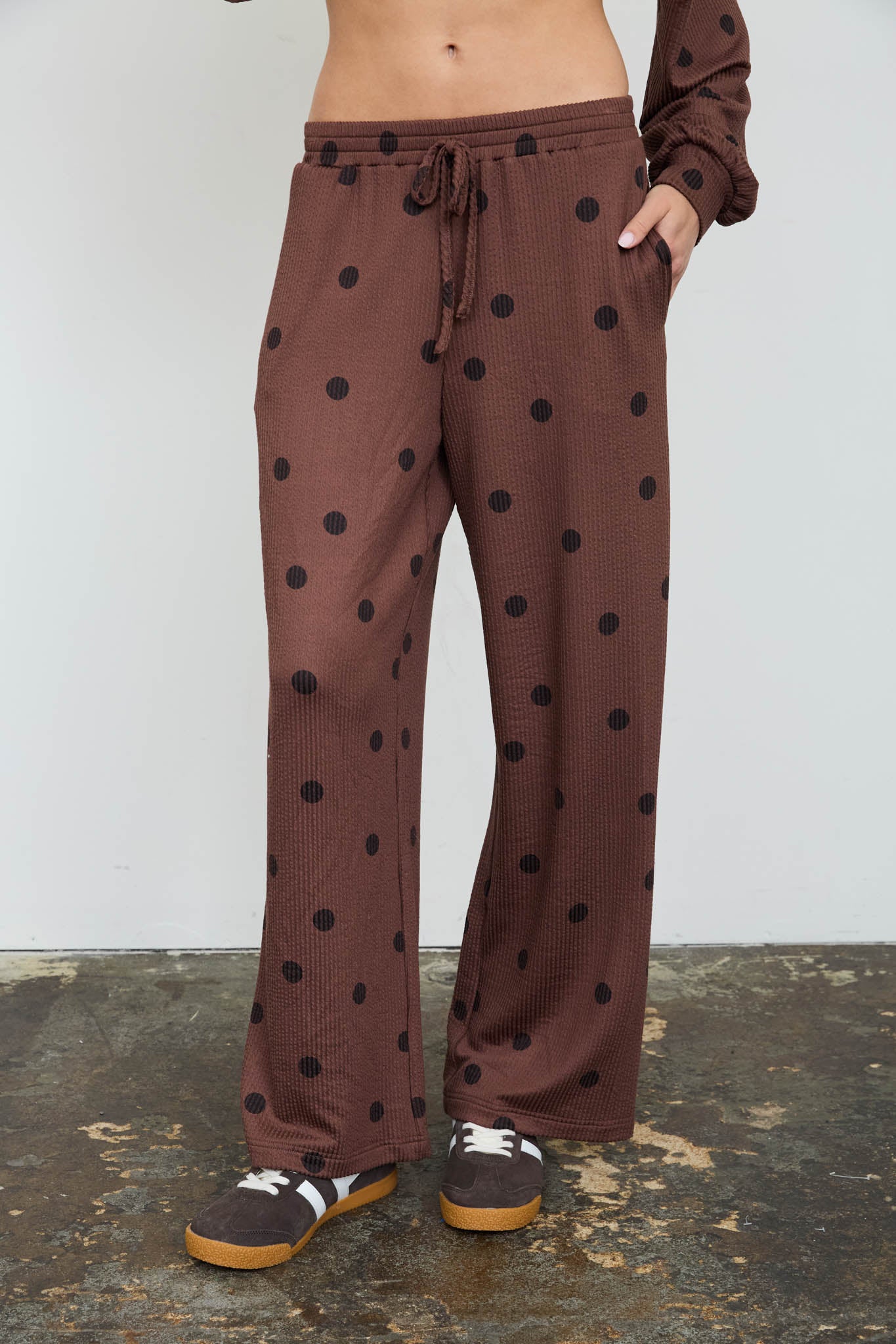 POLKA DOT TEXTURED DRAWSTRING WIDE LEG PANTS
