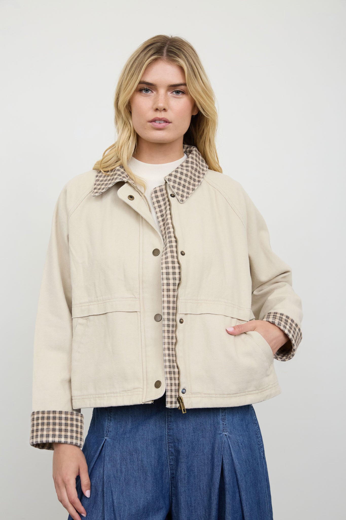 GINGHAM COLLAR CONTRAST SNAP BUTTON JACKET (PRE-ORDER)