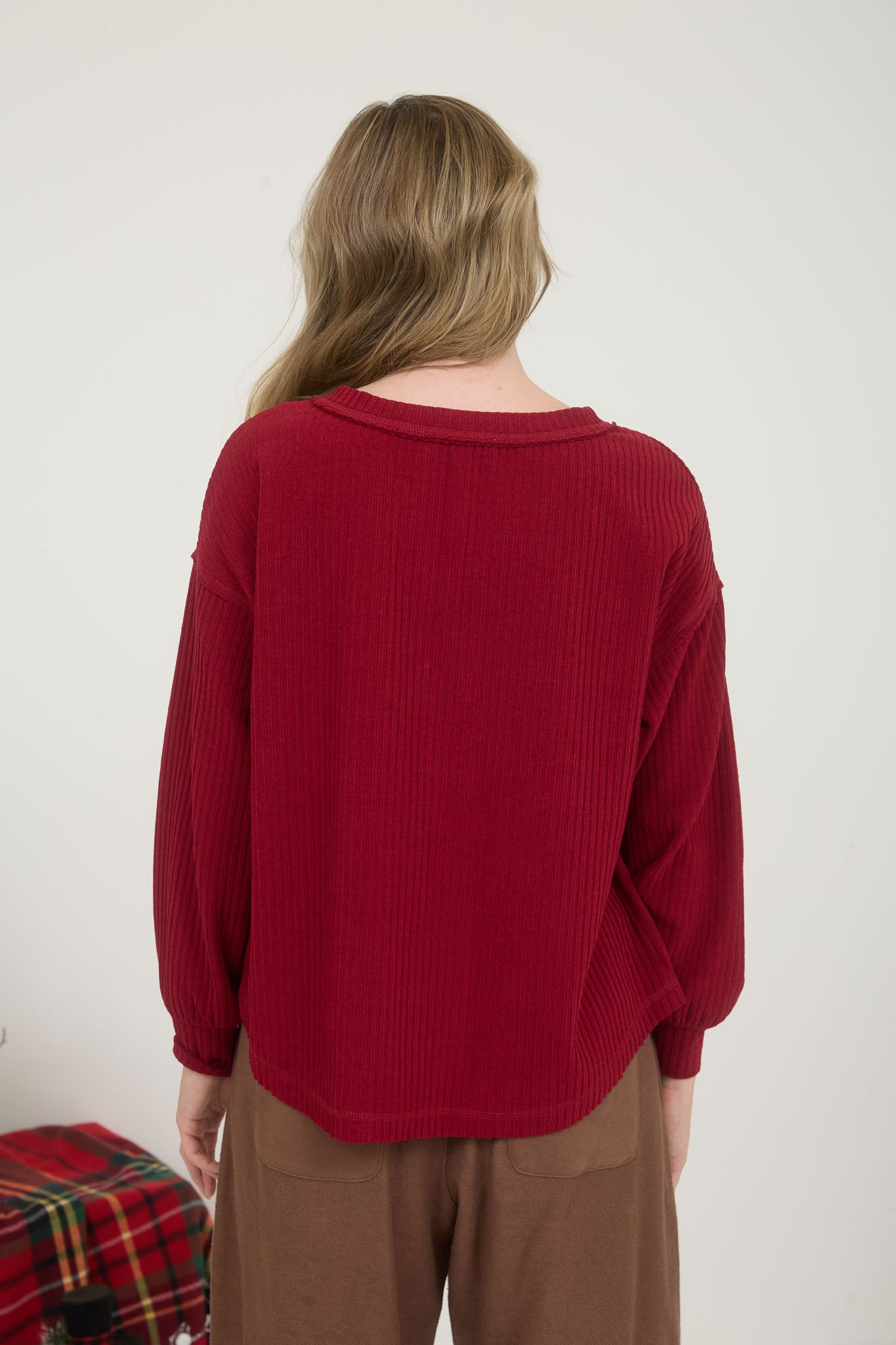 RIBBED HENLEY LONG SLEEVE EXPOSED SEAM KNIT TOP