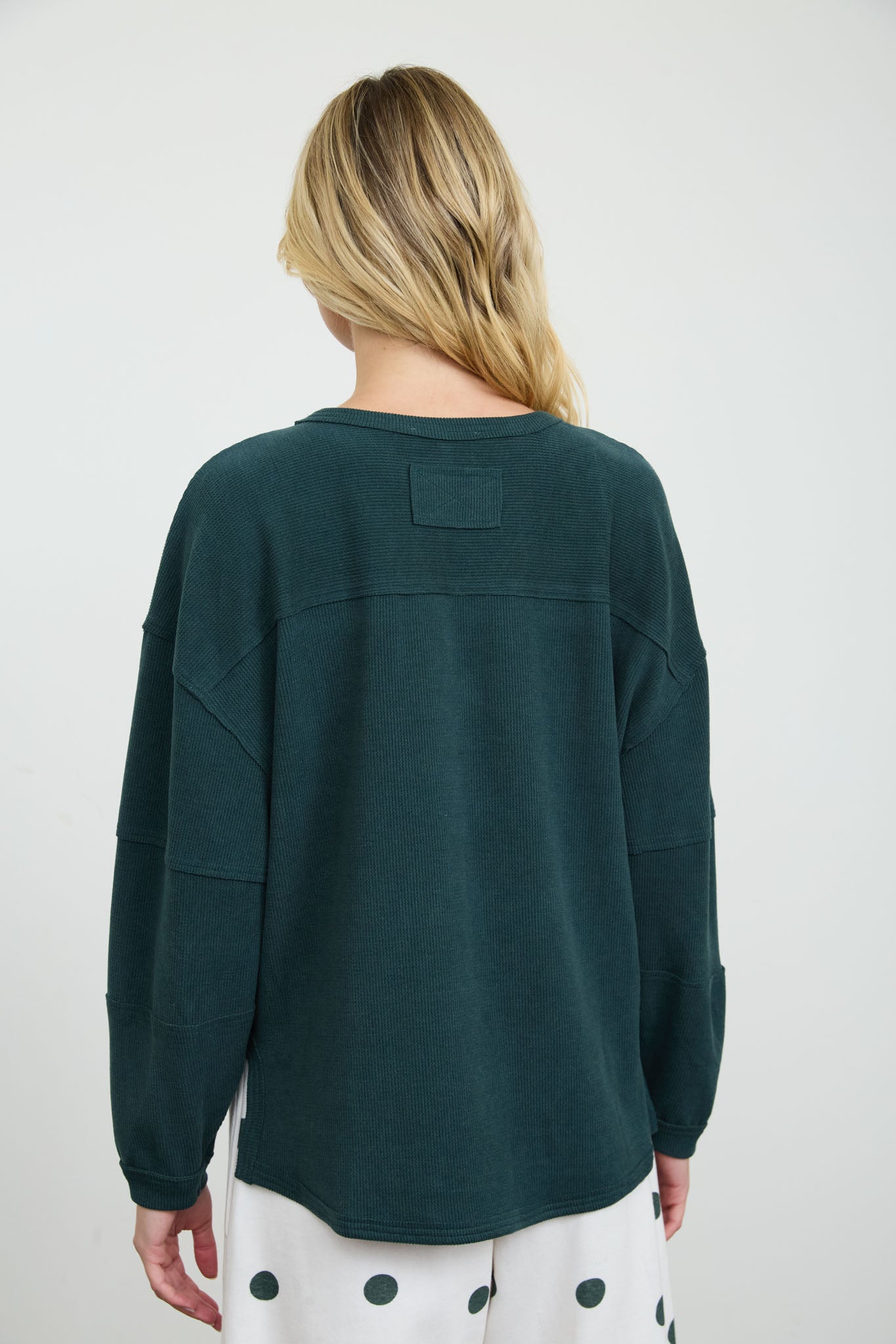 RIBBED EXTENDED SHOULDER BOXY CREW NECK KNIT TOP