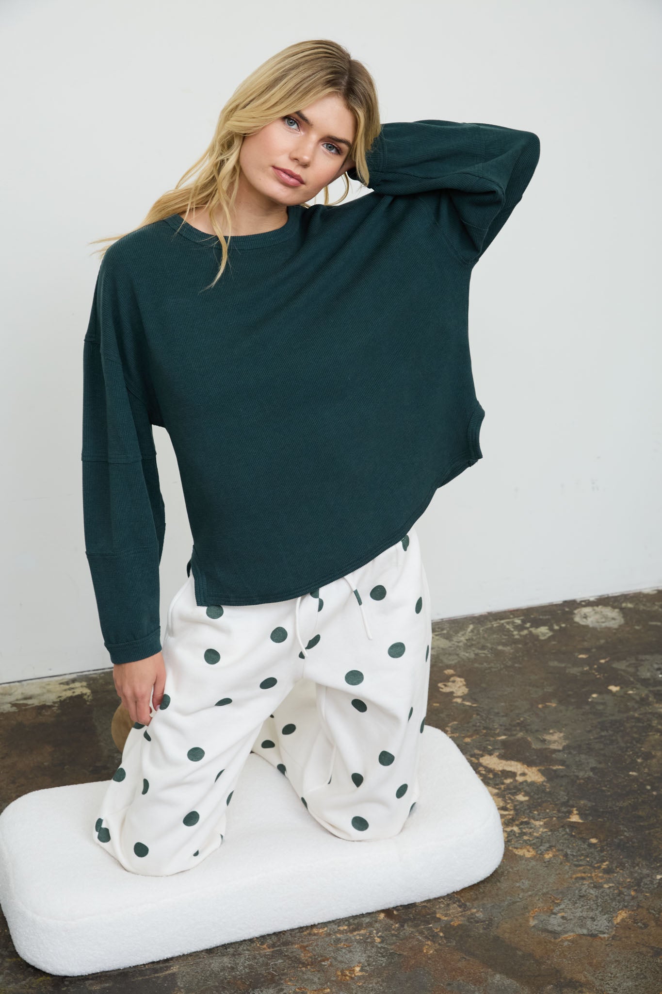 RIBBED EXTENDED SHOULDER BOXY CREW NECK KNIT TOP